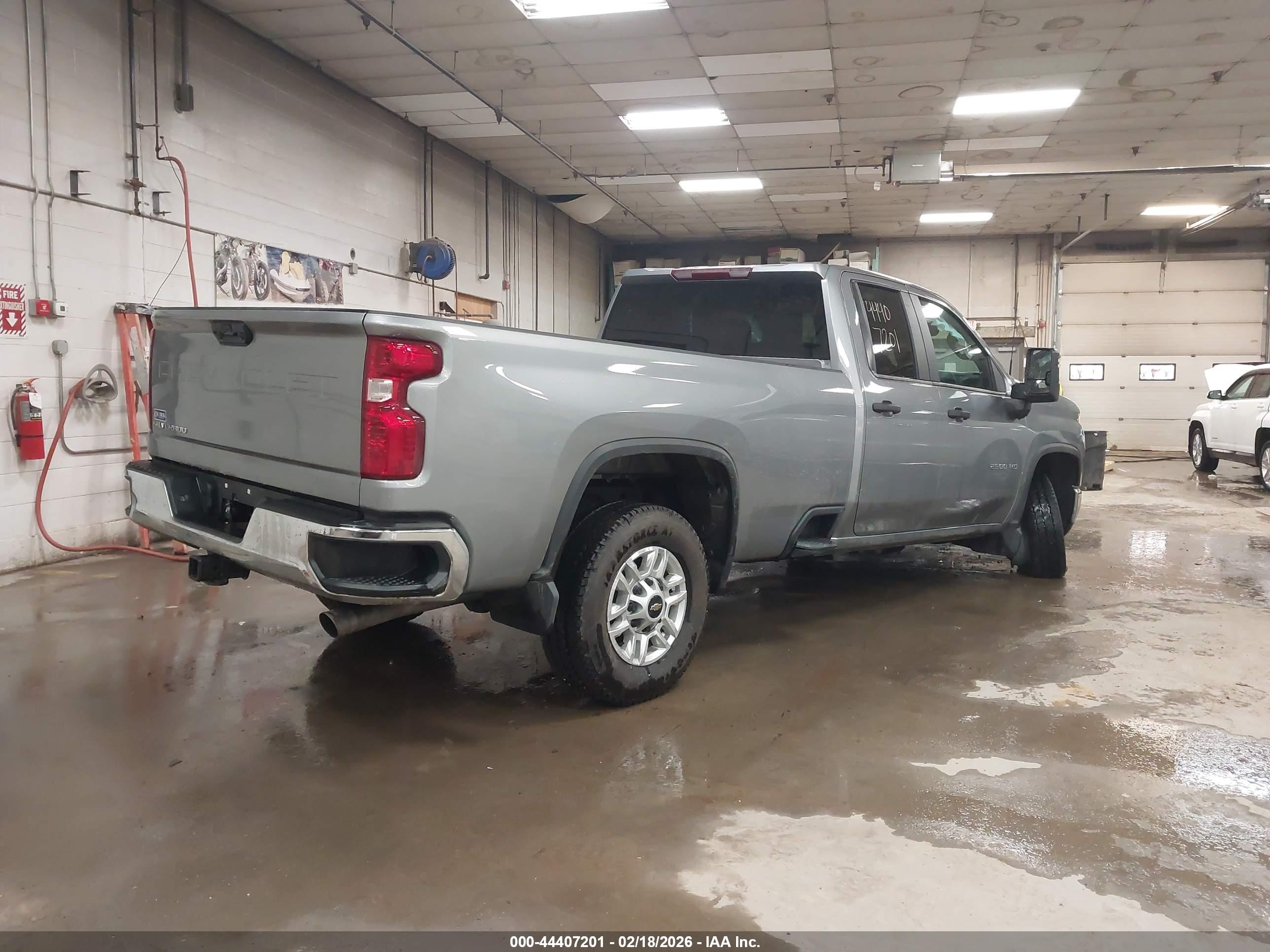 CHEVROLET SILVERADO image 4