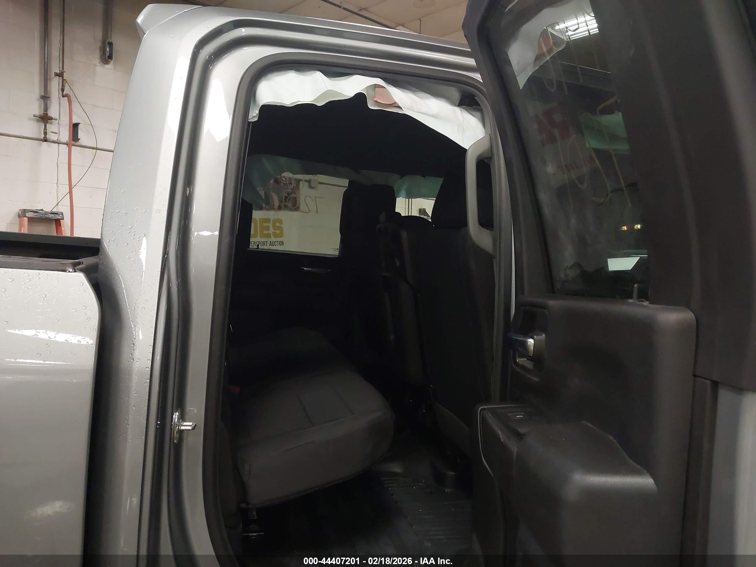 CHEVROLET SILVERADO image 7
