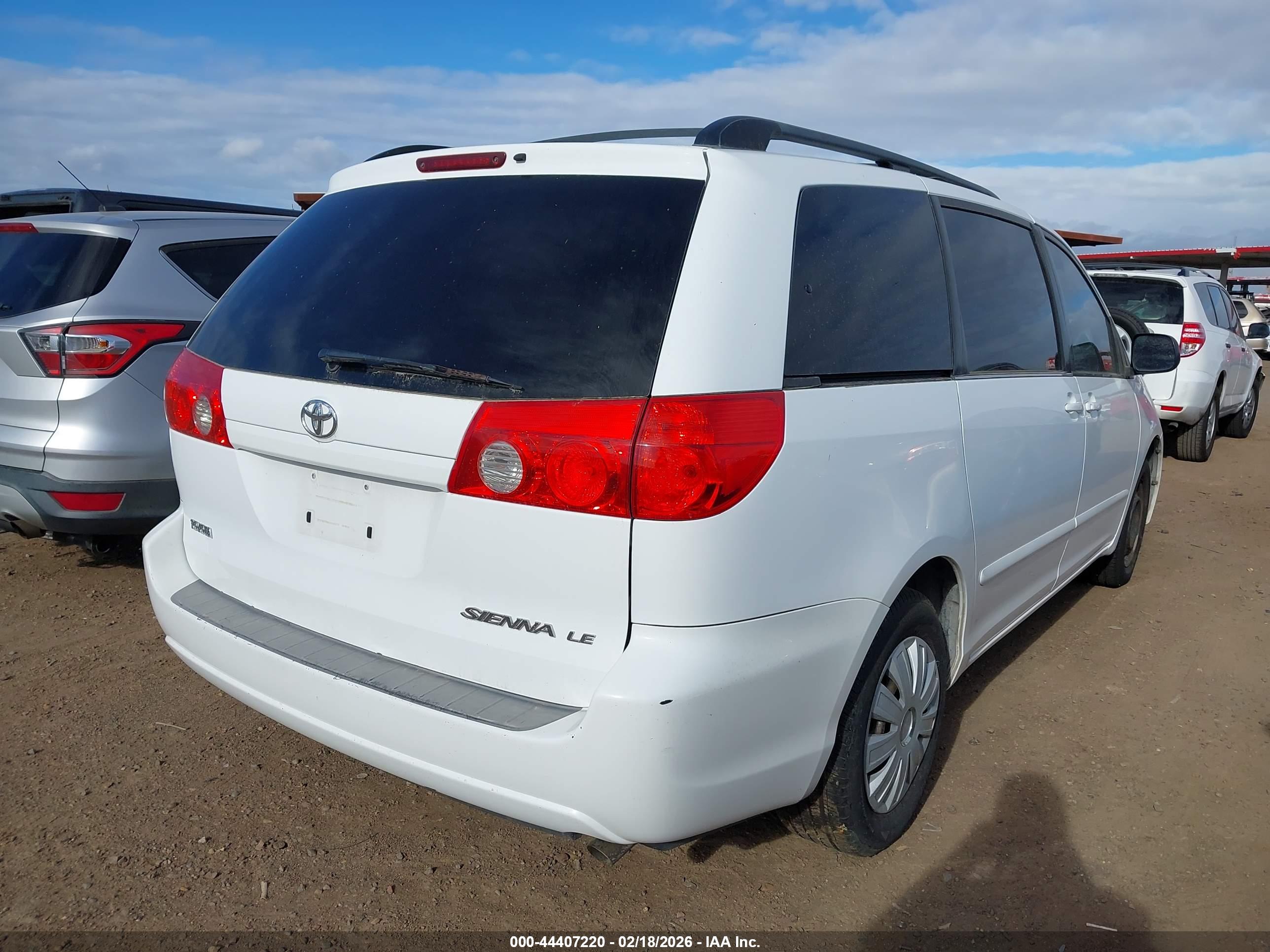 TOYOTA SIENNA image 4