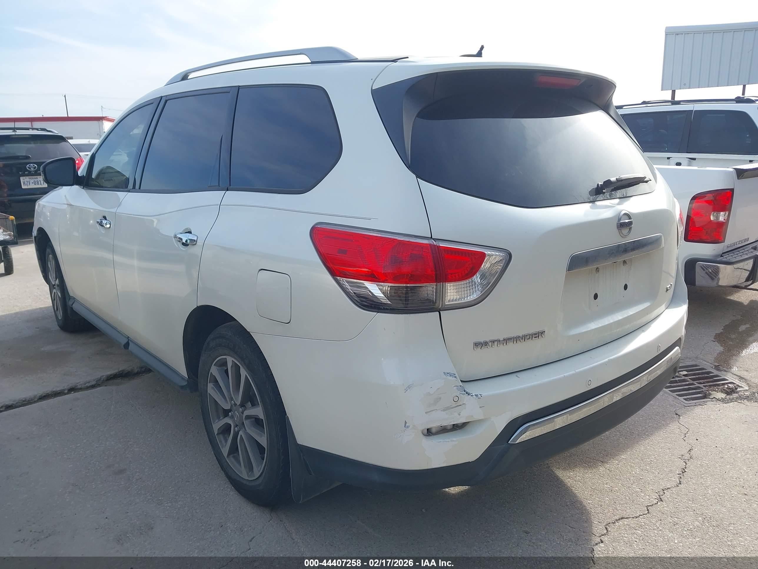 NISSAN PATHFINDER image 3