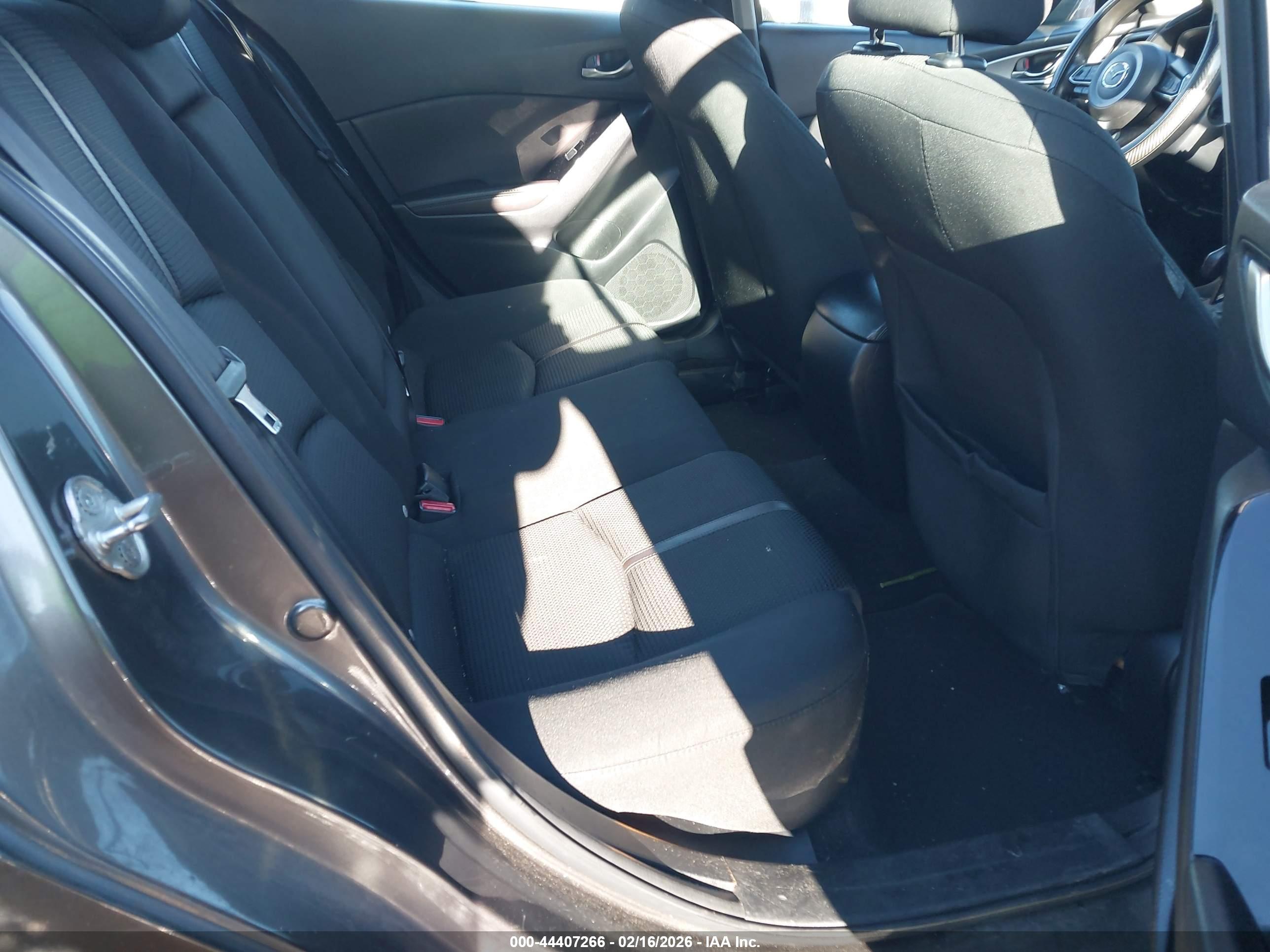 MAZDA MAZDA3 image 8