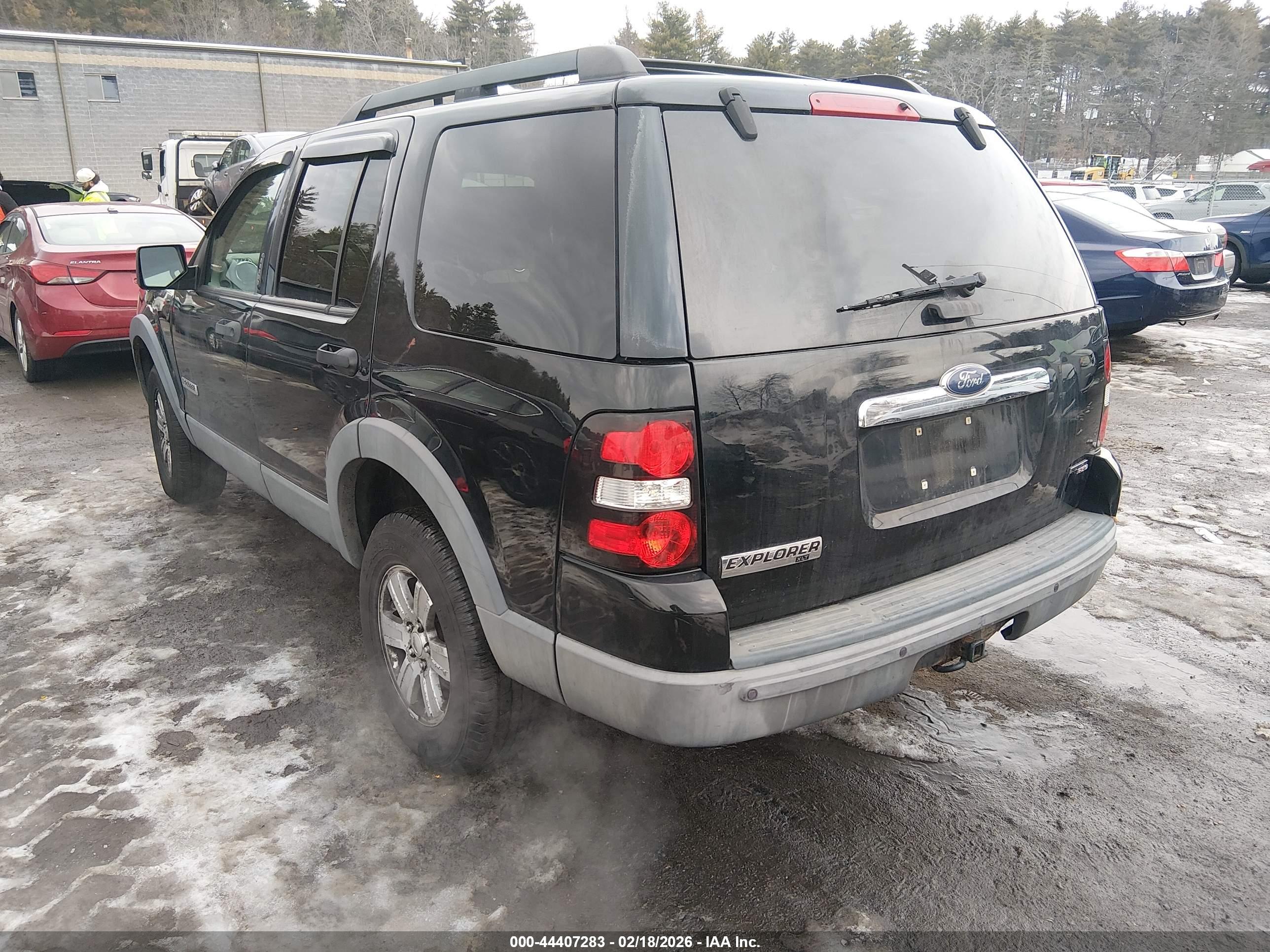 FORD EXPLORER image 3