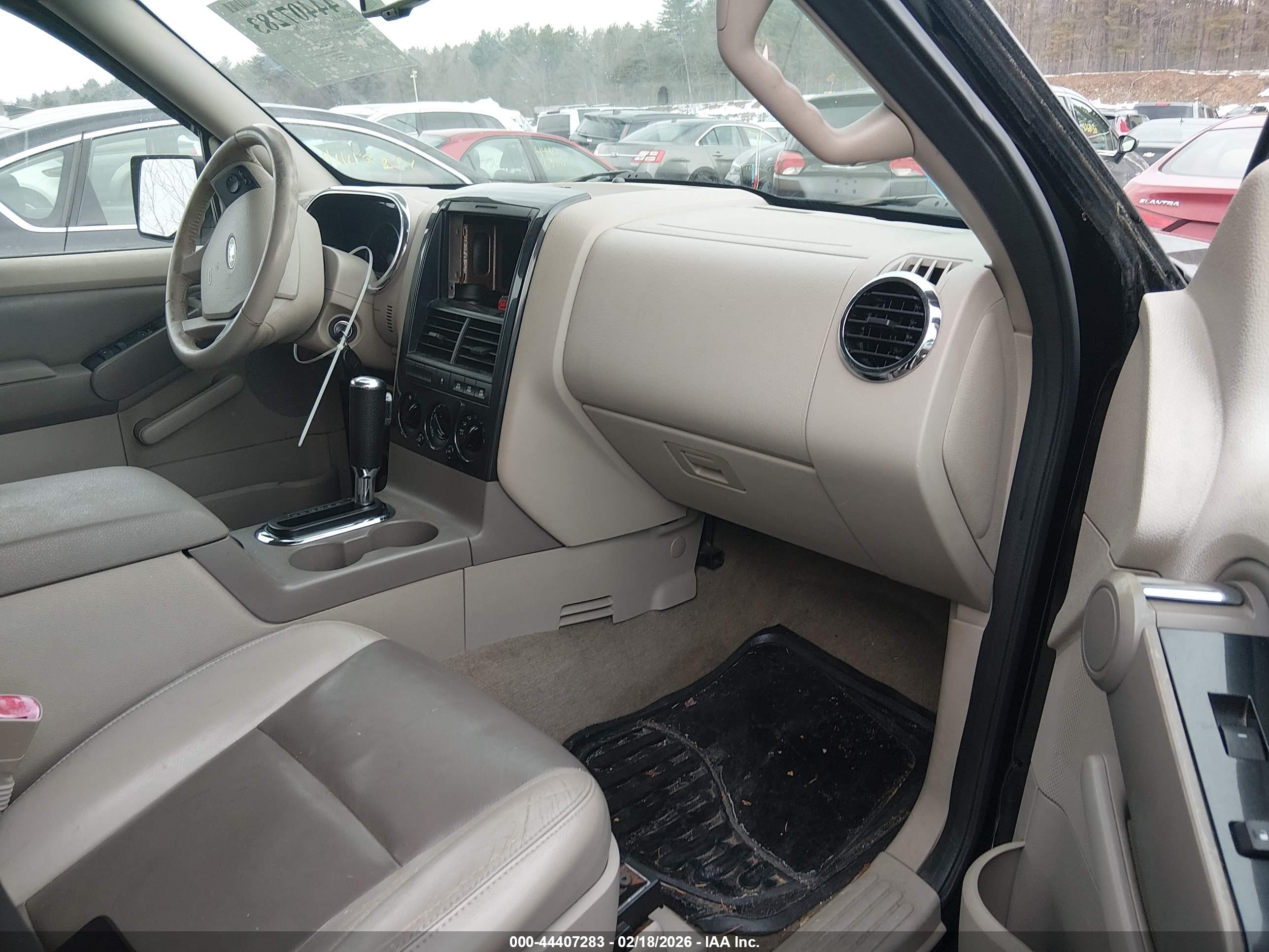 FORD EXPLORER image 5