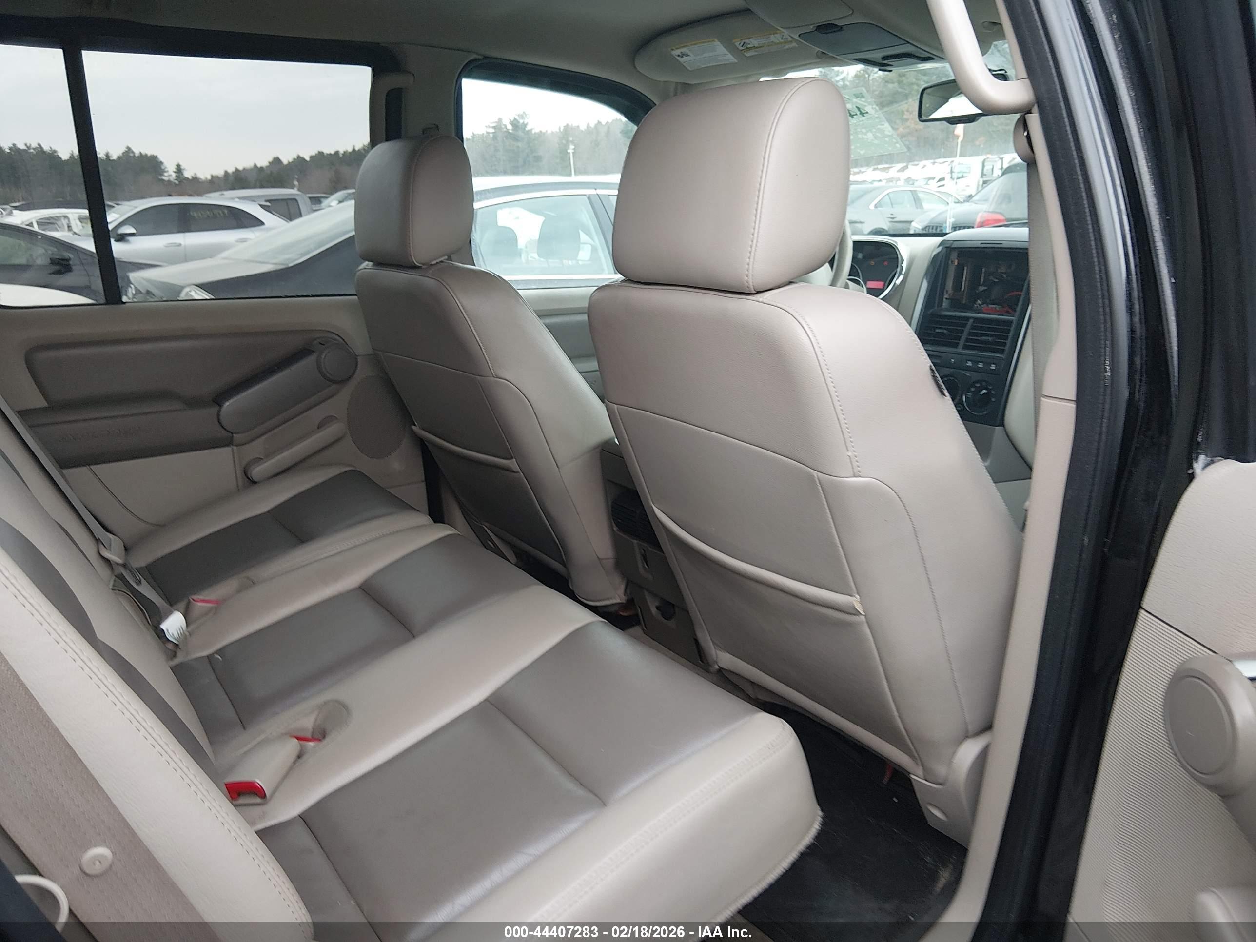 FORD EXPLORER image 8