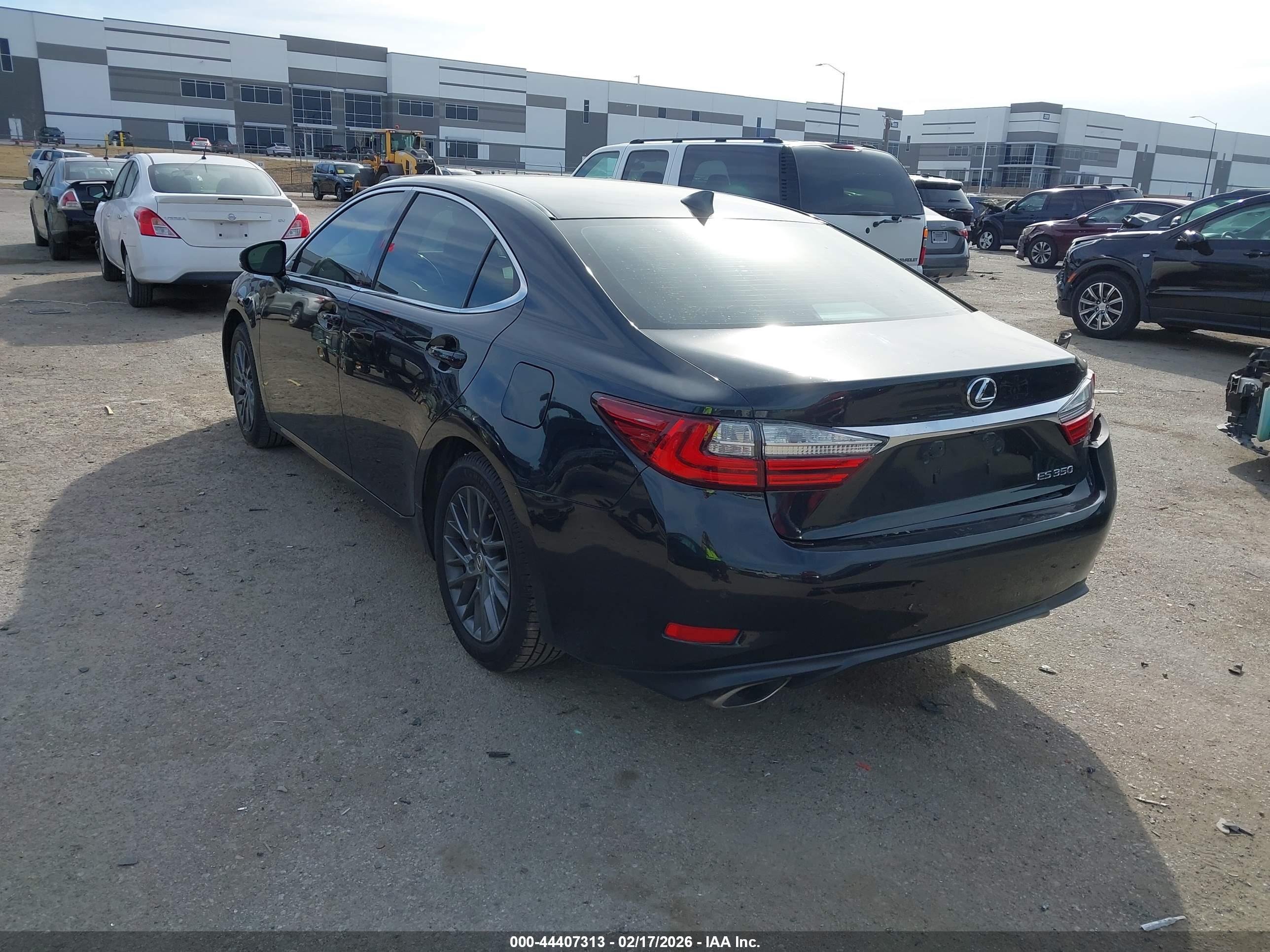 LEXUS ES image 3