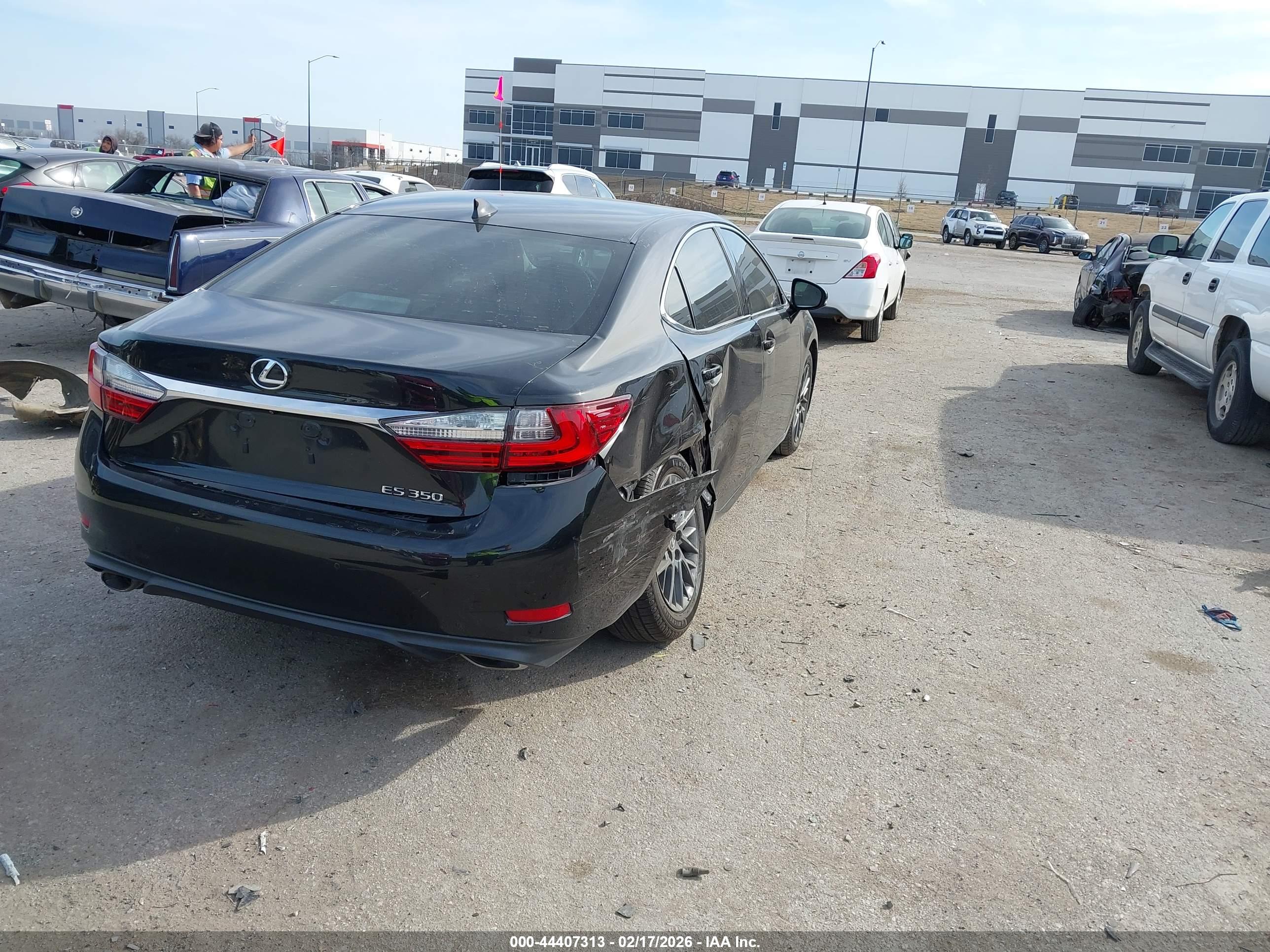 LEXUS ES image 4