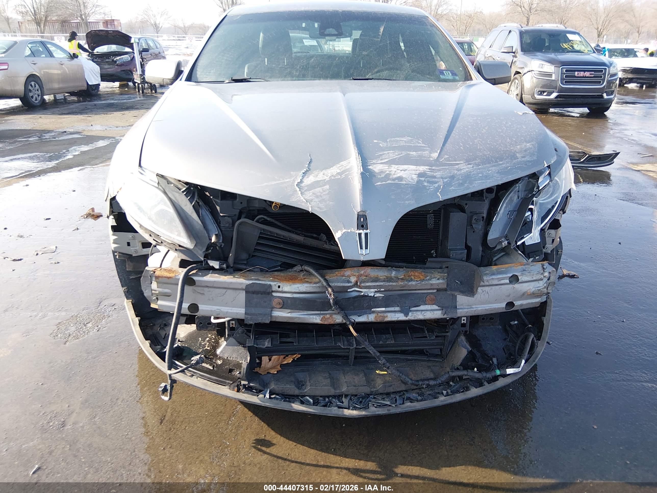 LINCOLN MKS image 6