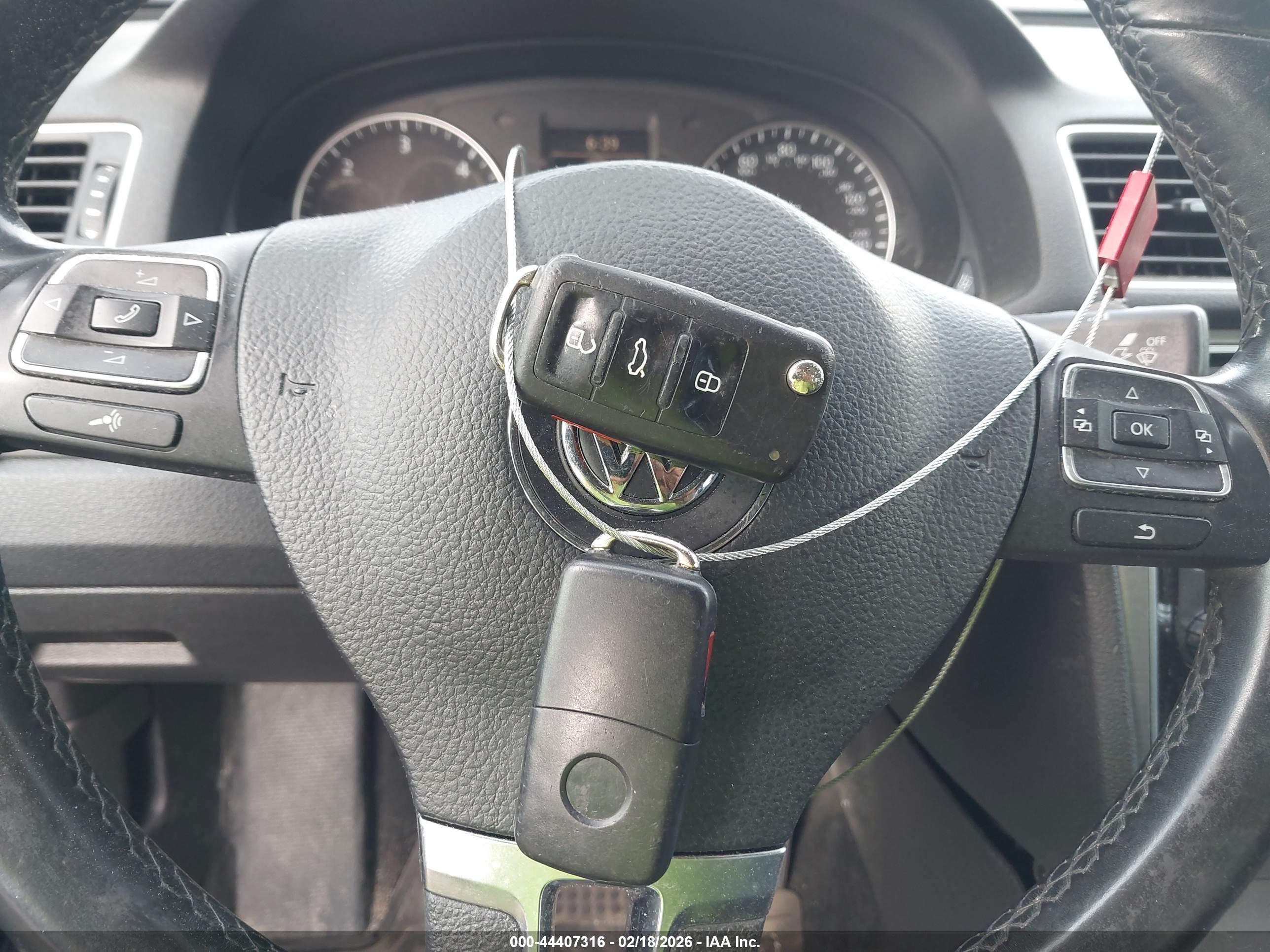 VOLKSWAGEN PASSAT image 11
