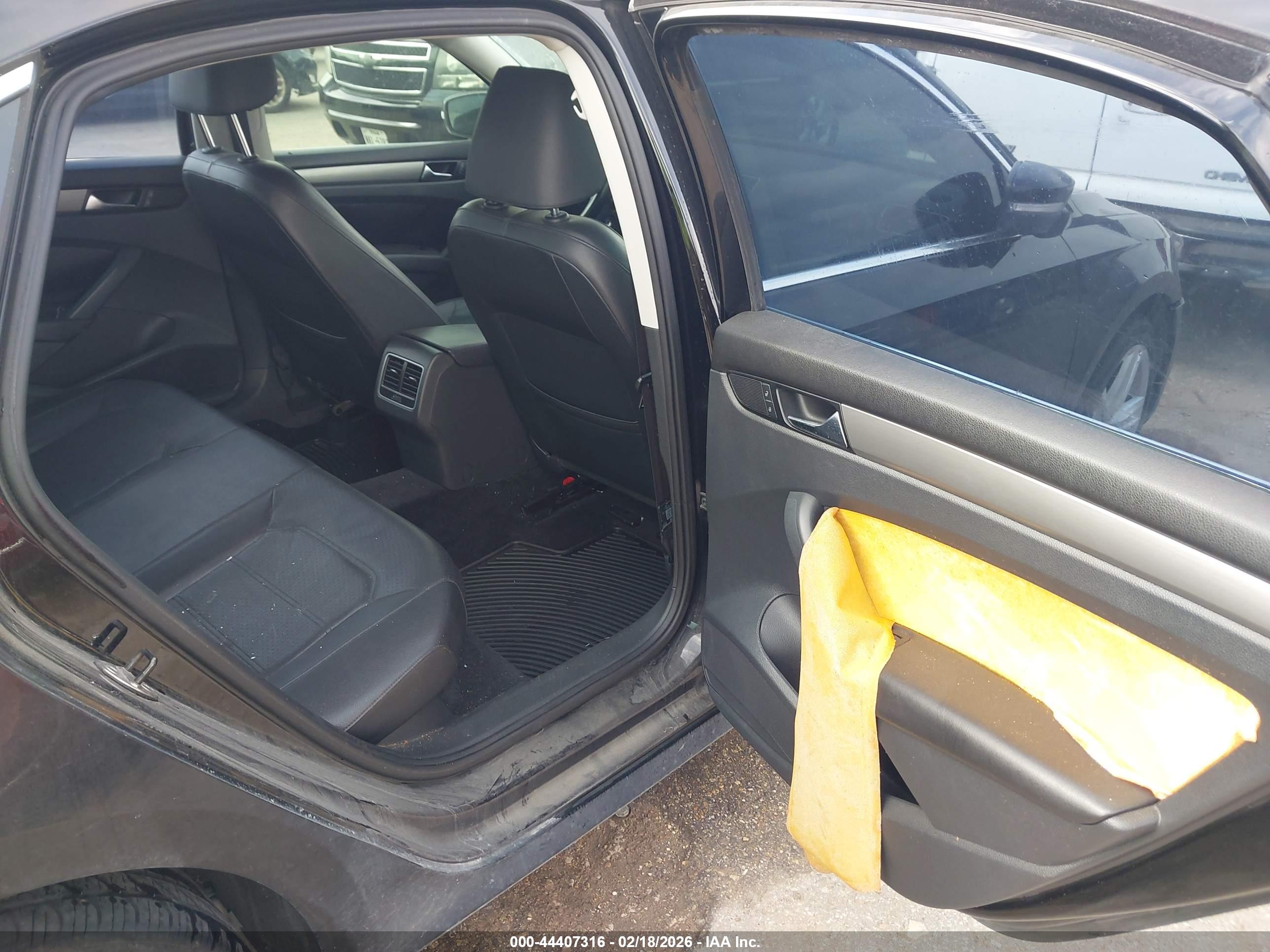 VOLKSWAGEN PASSAT image 8