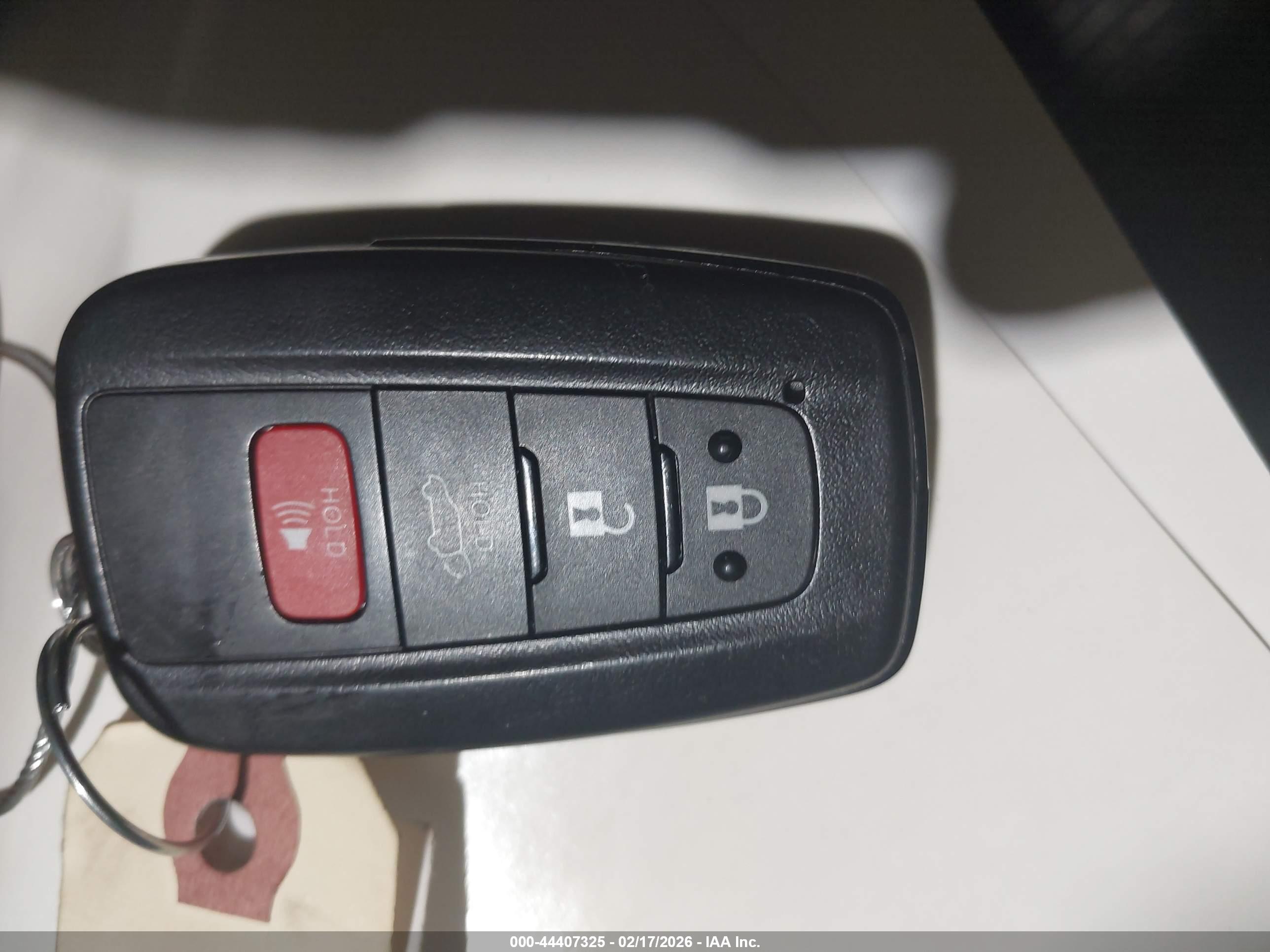 TOYOTA RAV4 image 11