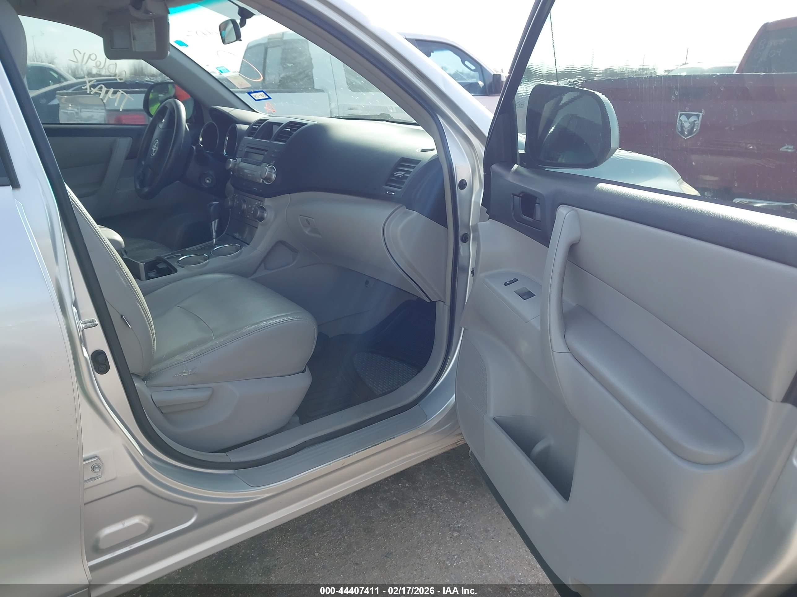 TOYOTA HIGHLANDER image 5
