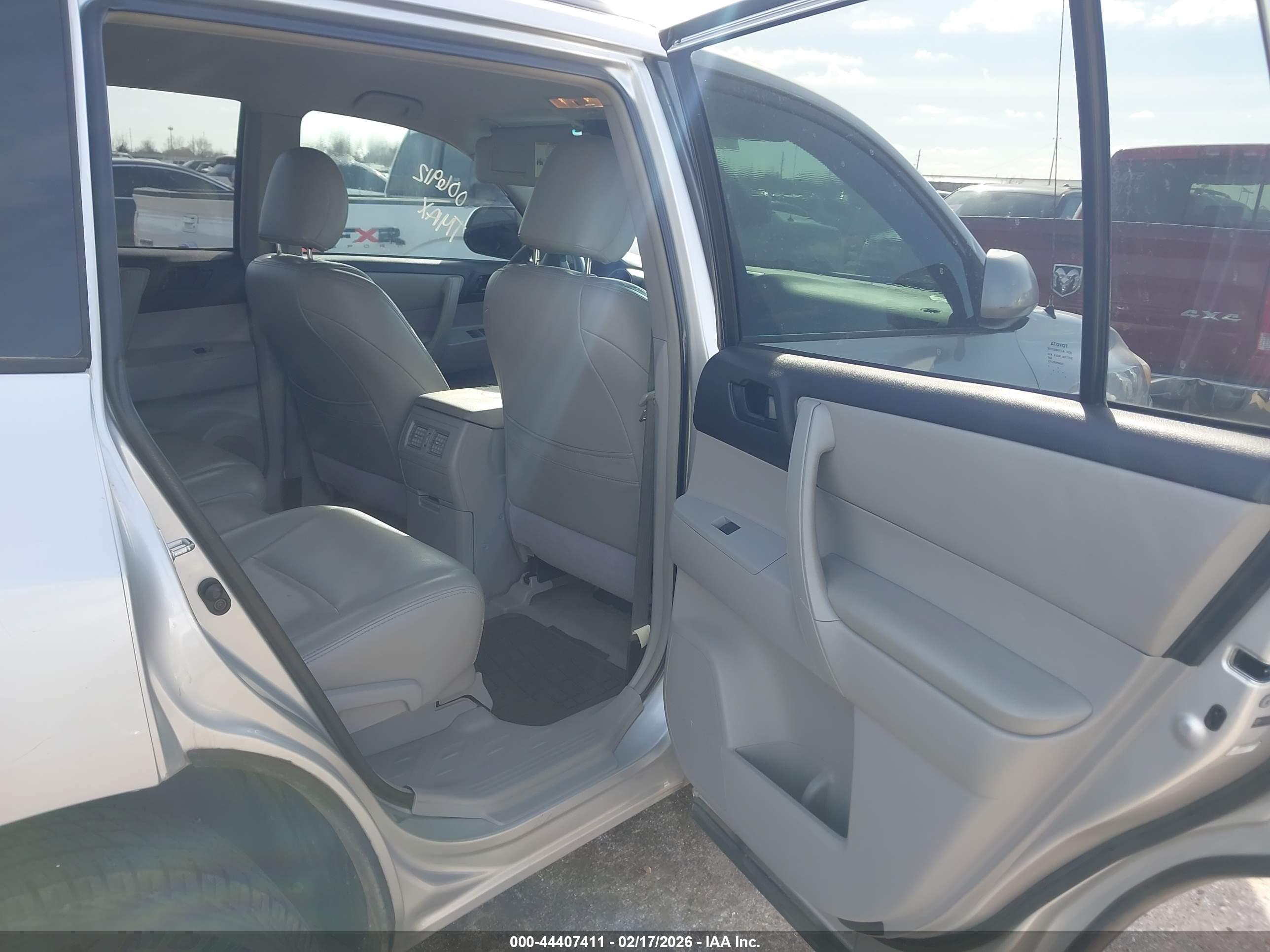 TOYOTA HIGHLANDER image 8