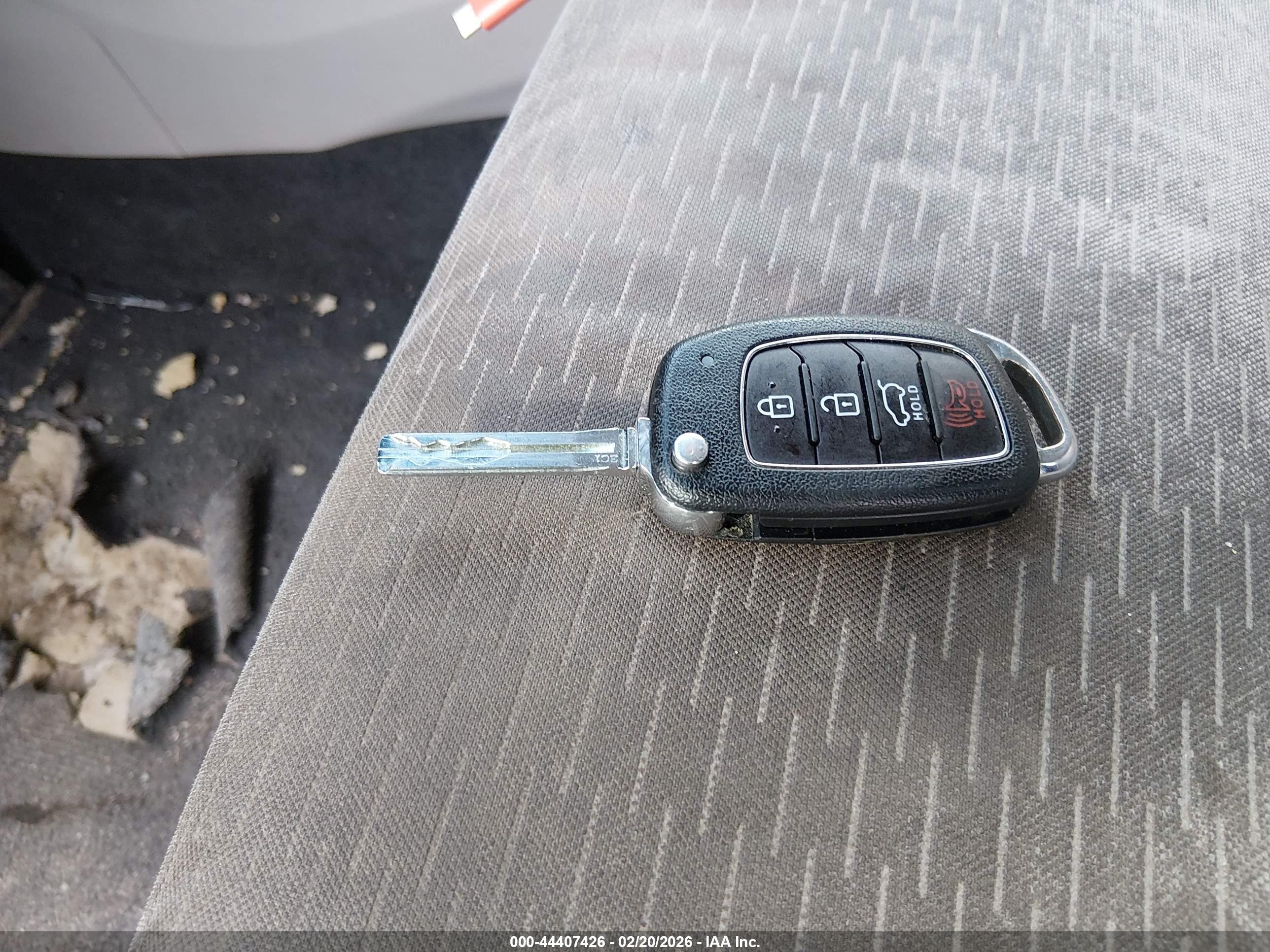 HYUNDAI TUCSON image 11