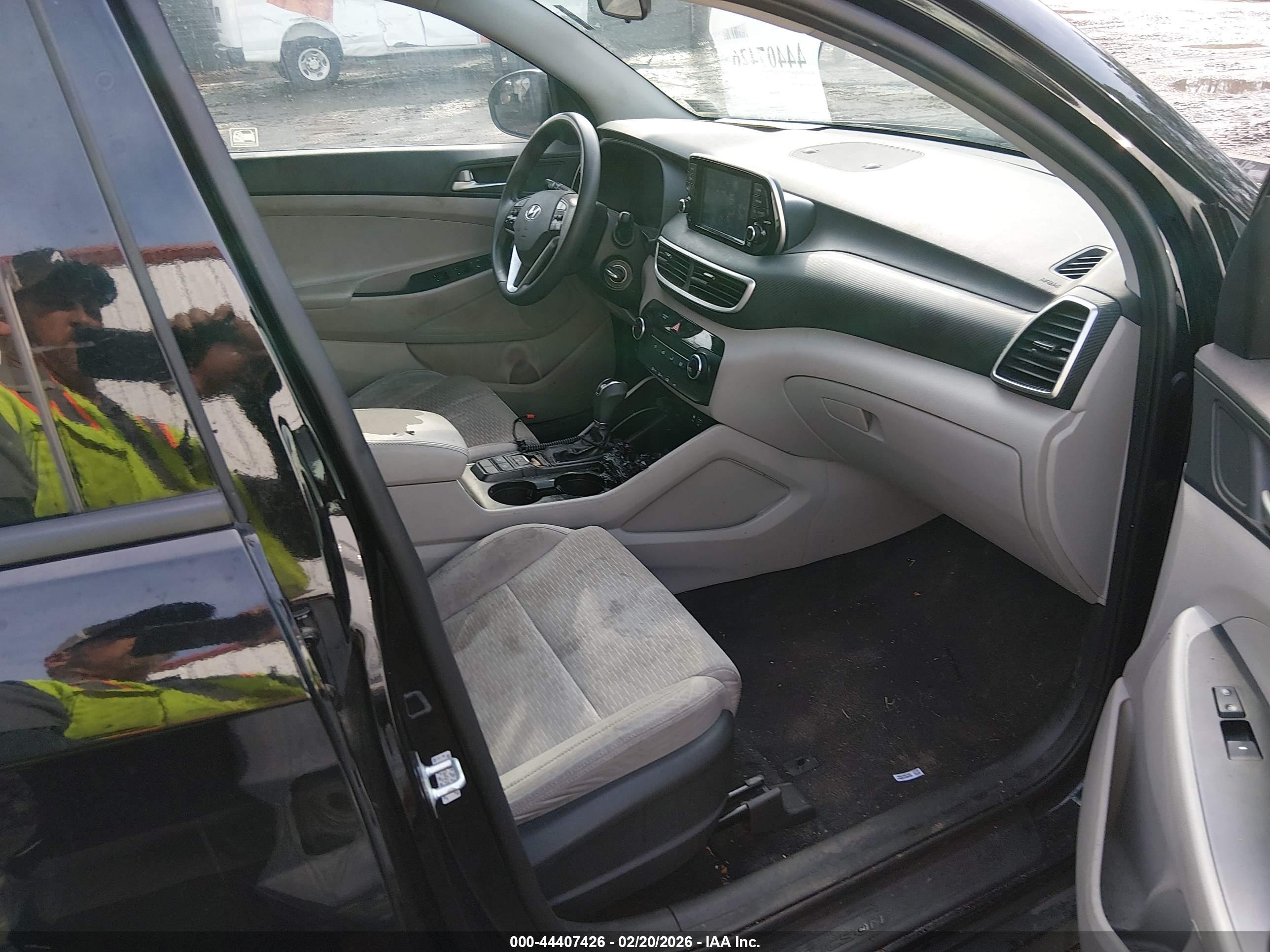 HYUNDAI TUCSON image 5