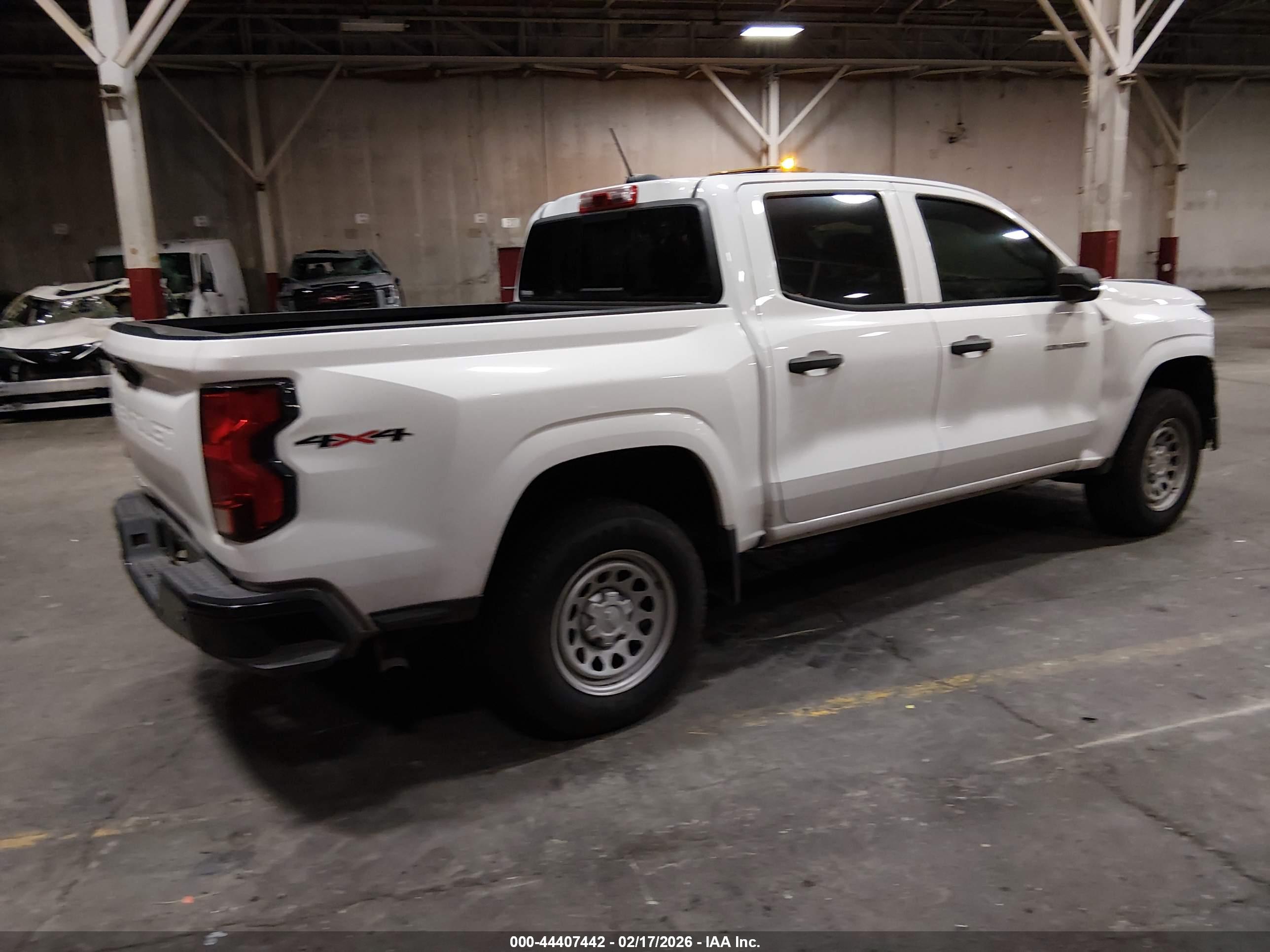 CHEVROLET COLORADO image 4