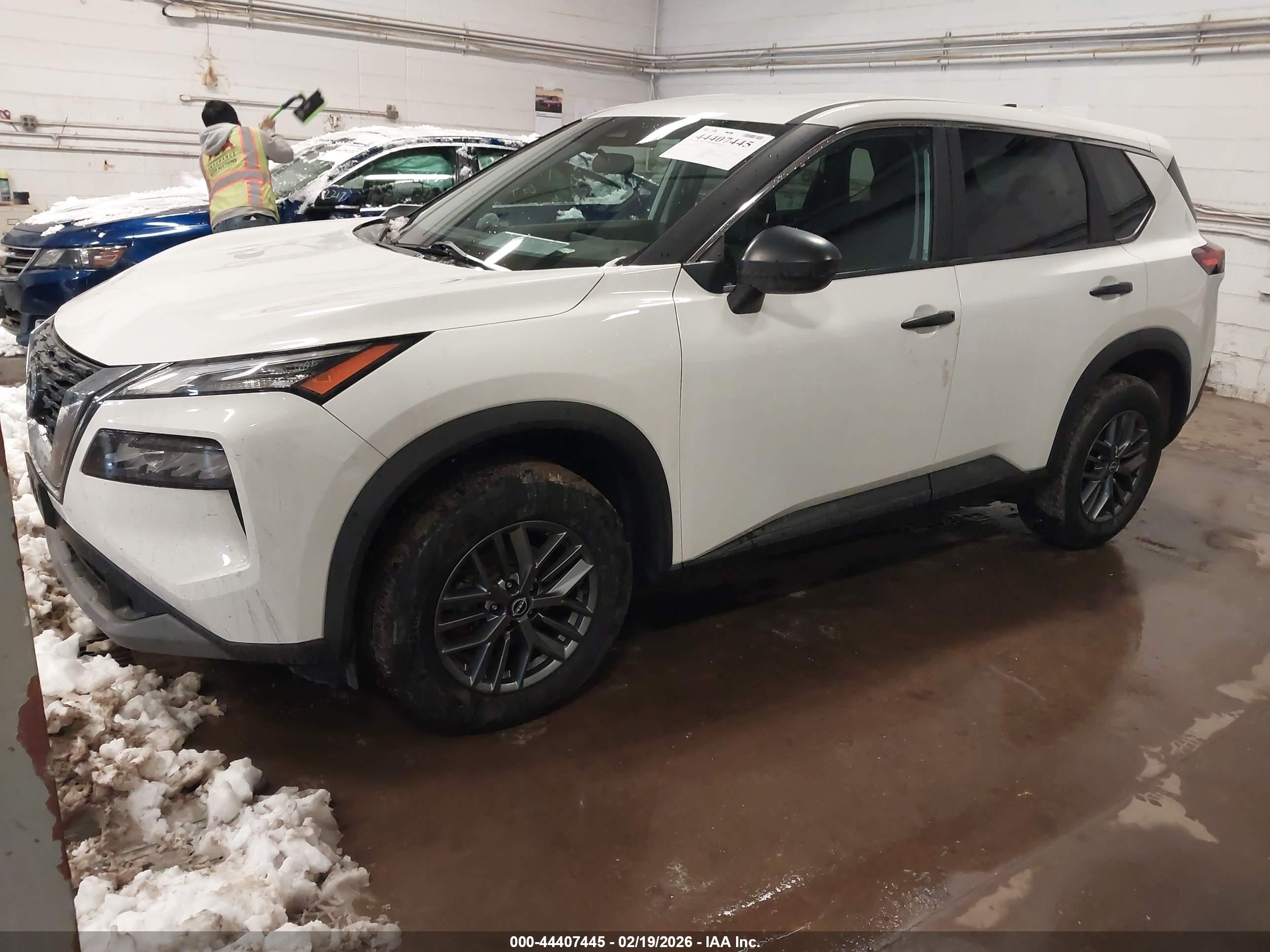 NISSAN ROGUE image 2