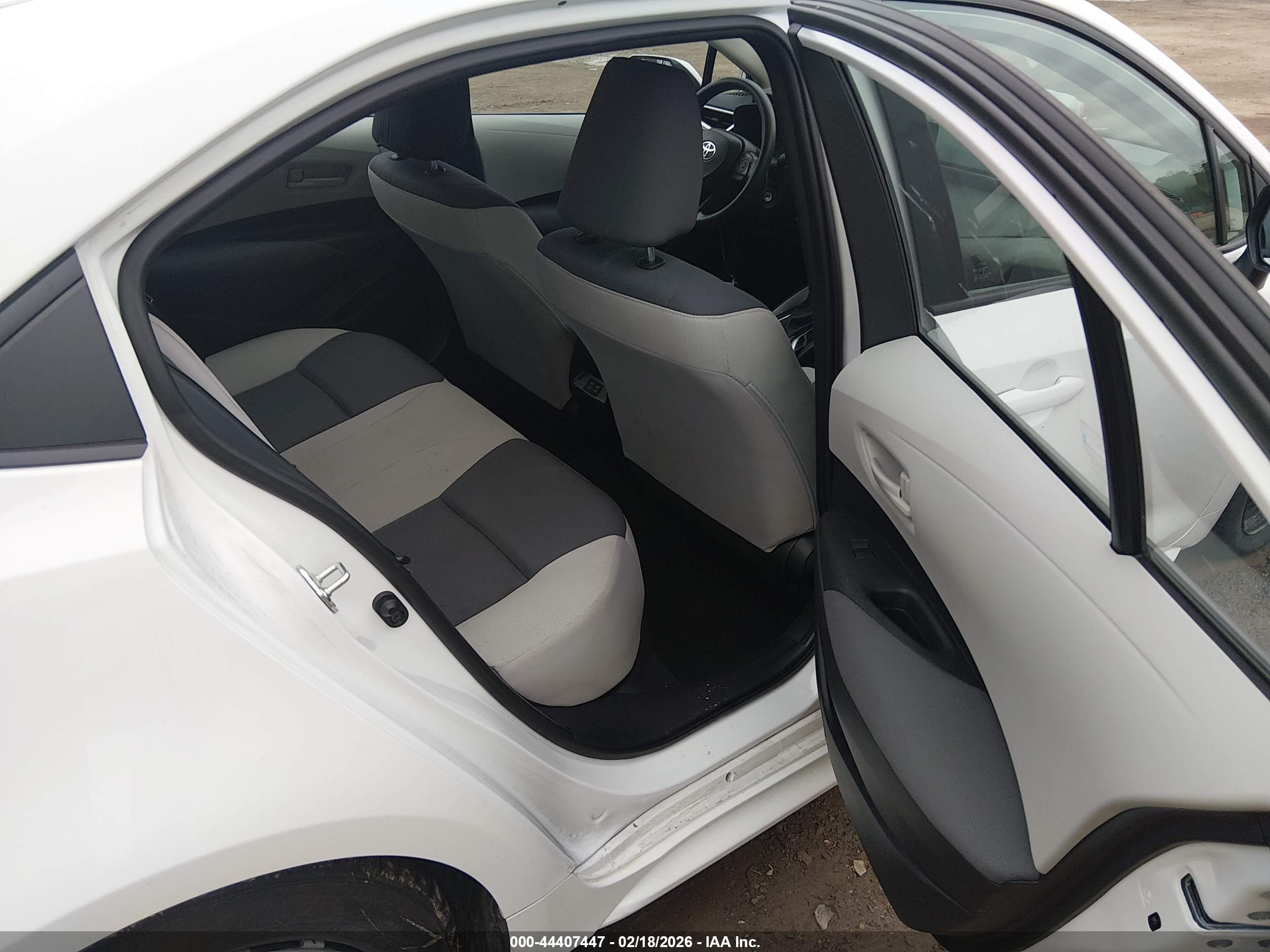 TOYOTA COROLLA image 8