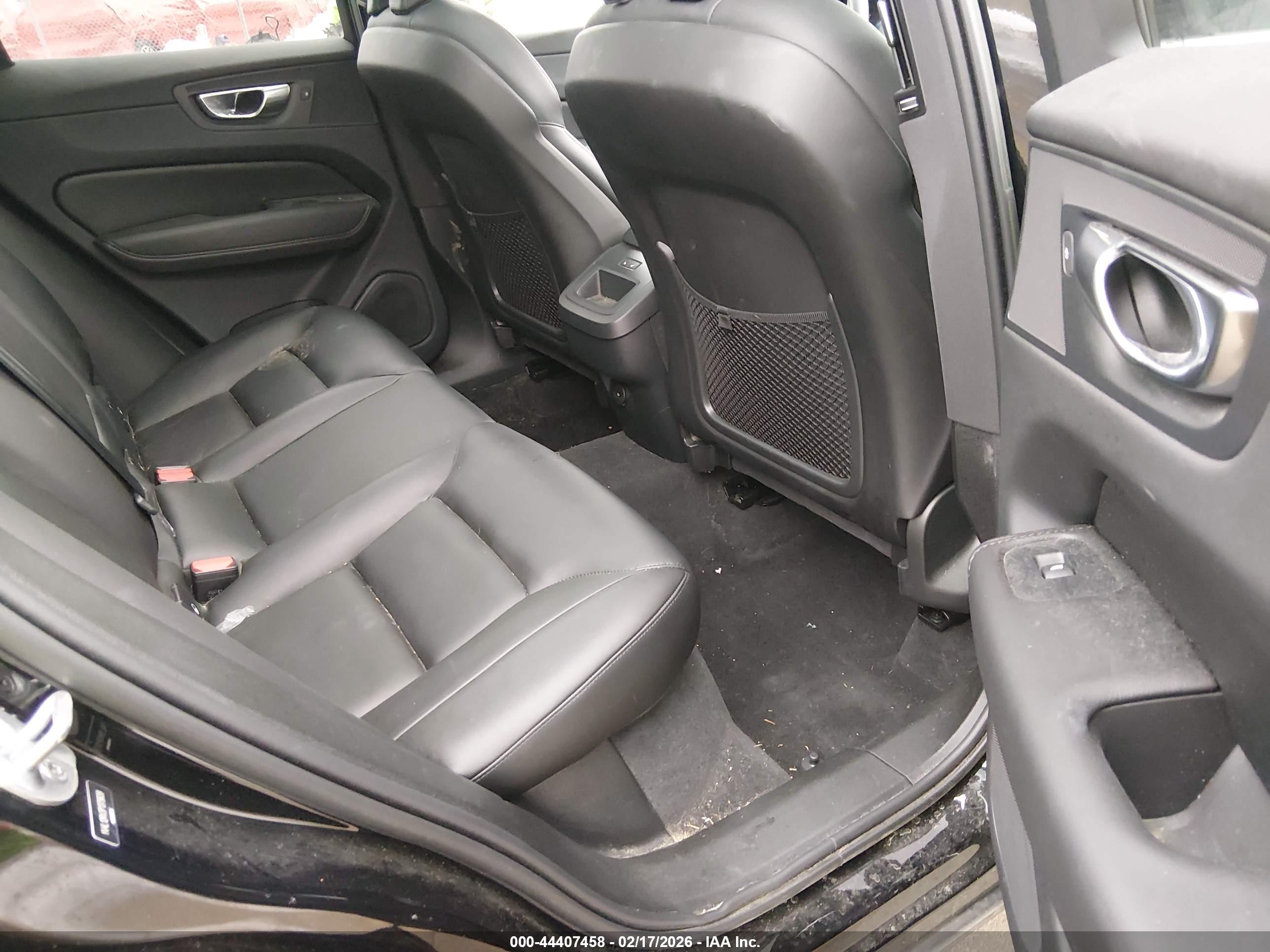 VOLVO XC60 image 8