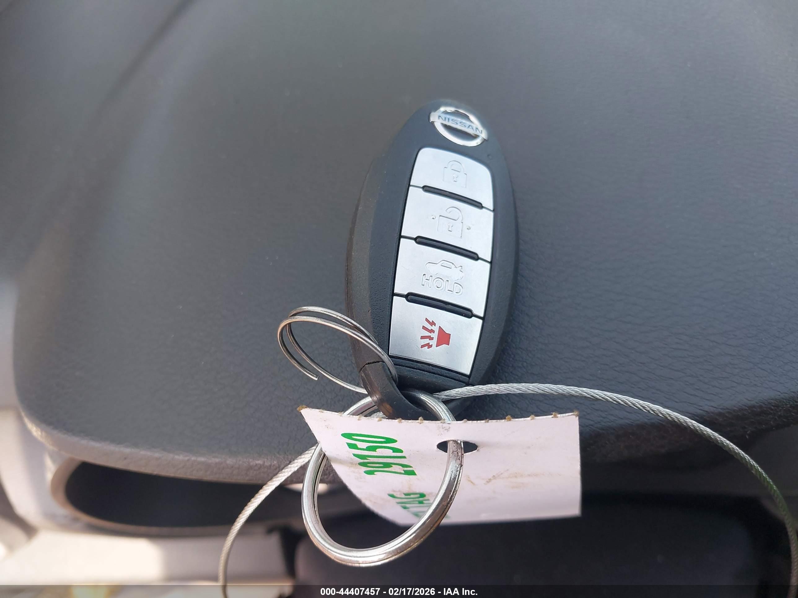 NISSAN VERSA image 11