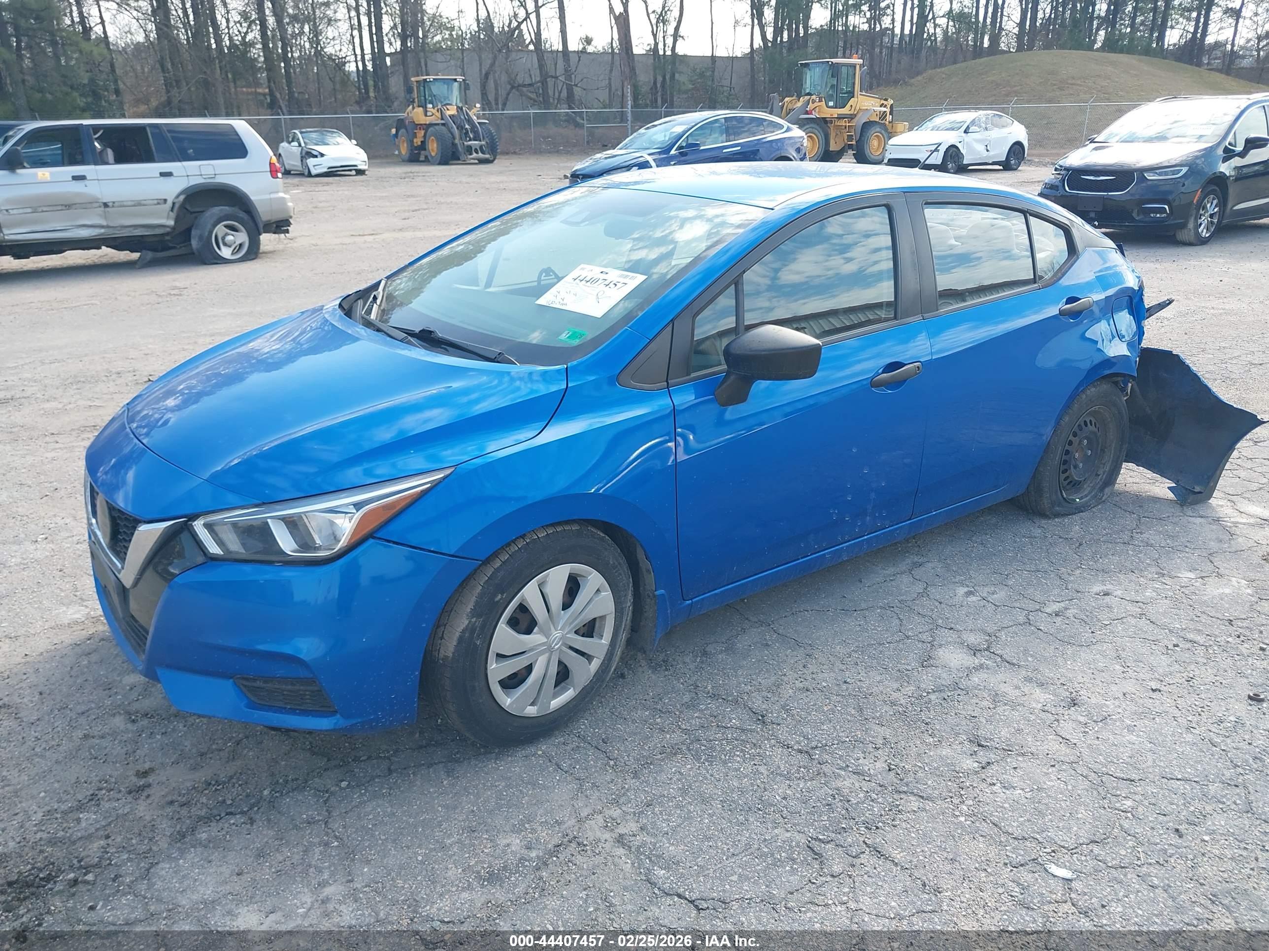 NISSAN VERSA image 2