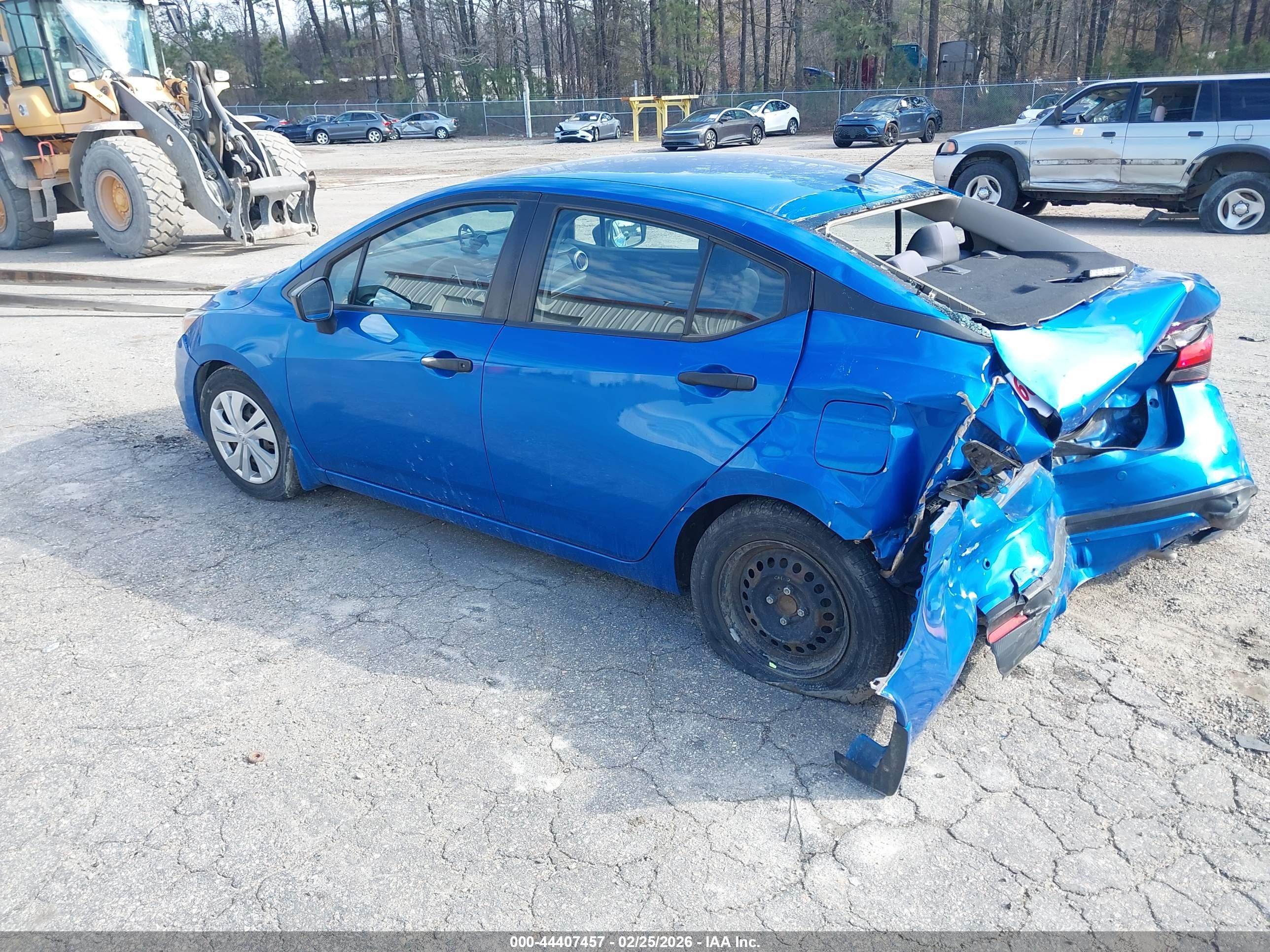 NISSAN VERSA image 3