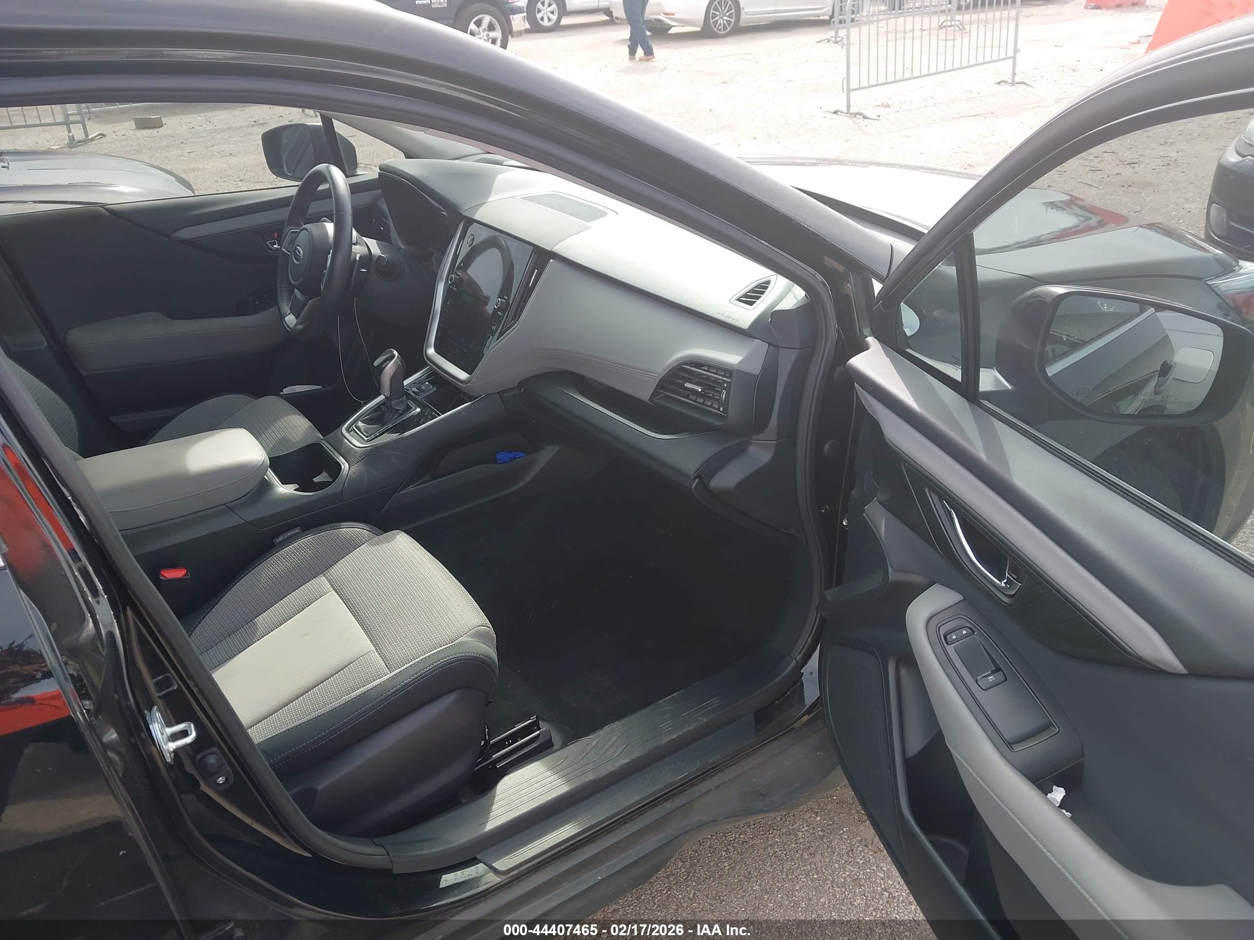 SUBARU OUTBACK image 5