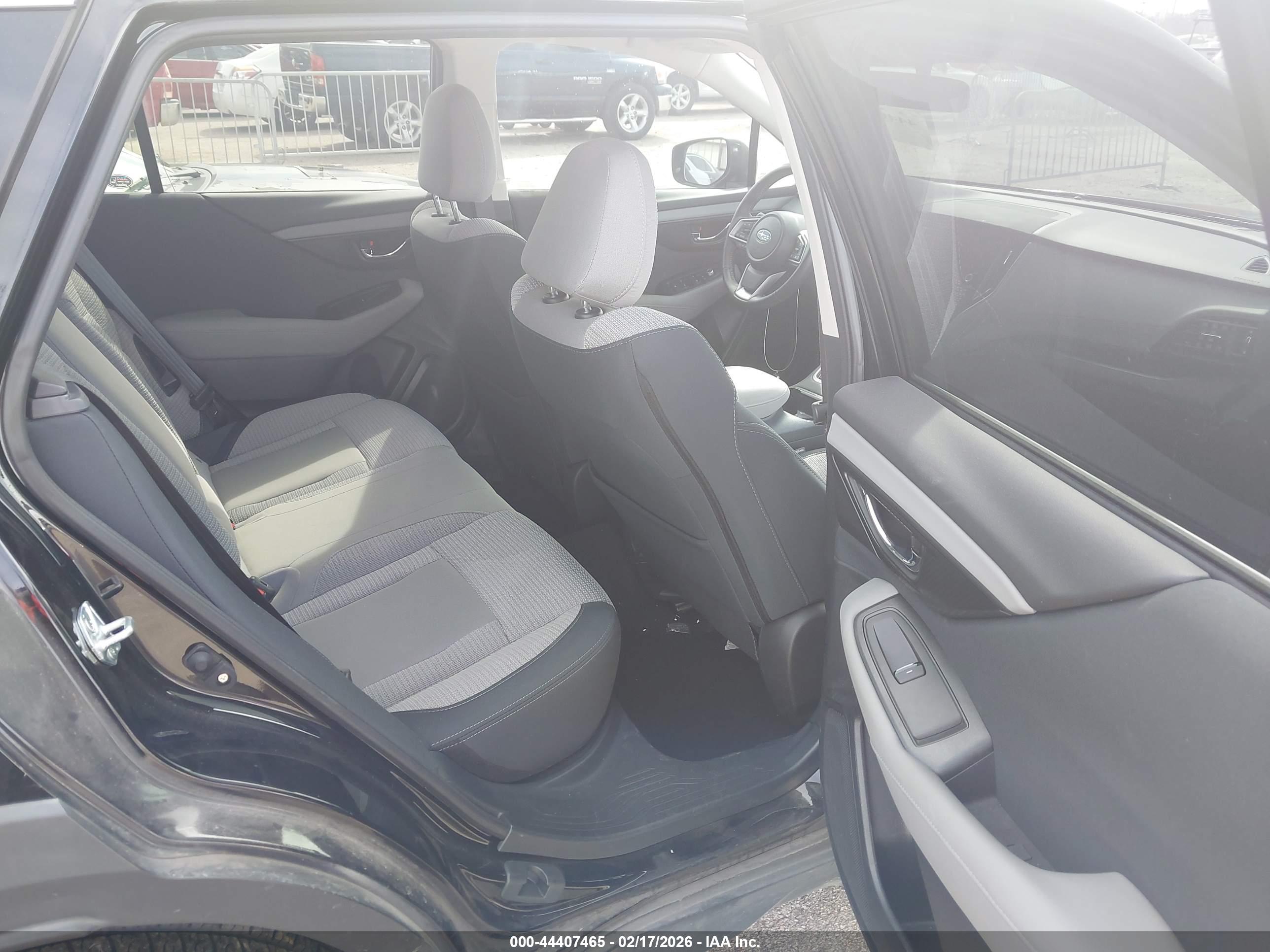 SUBARU OUTBACK image 8
