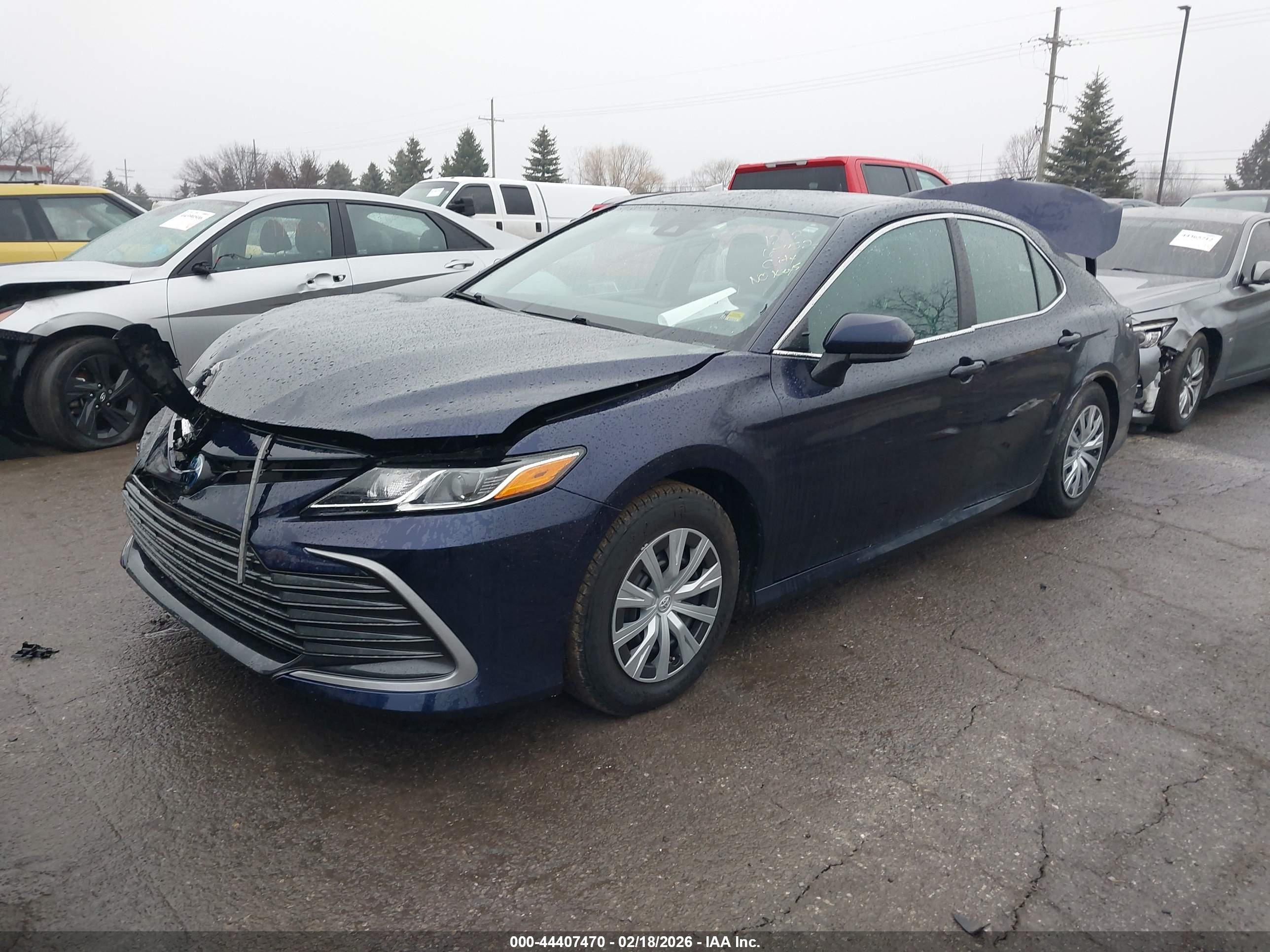 TOYOTA CAMRY image 2
