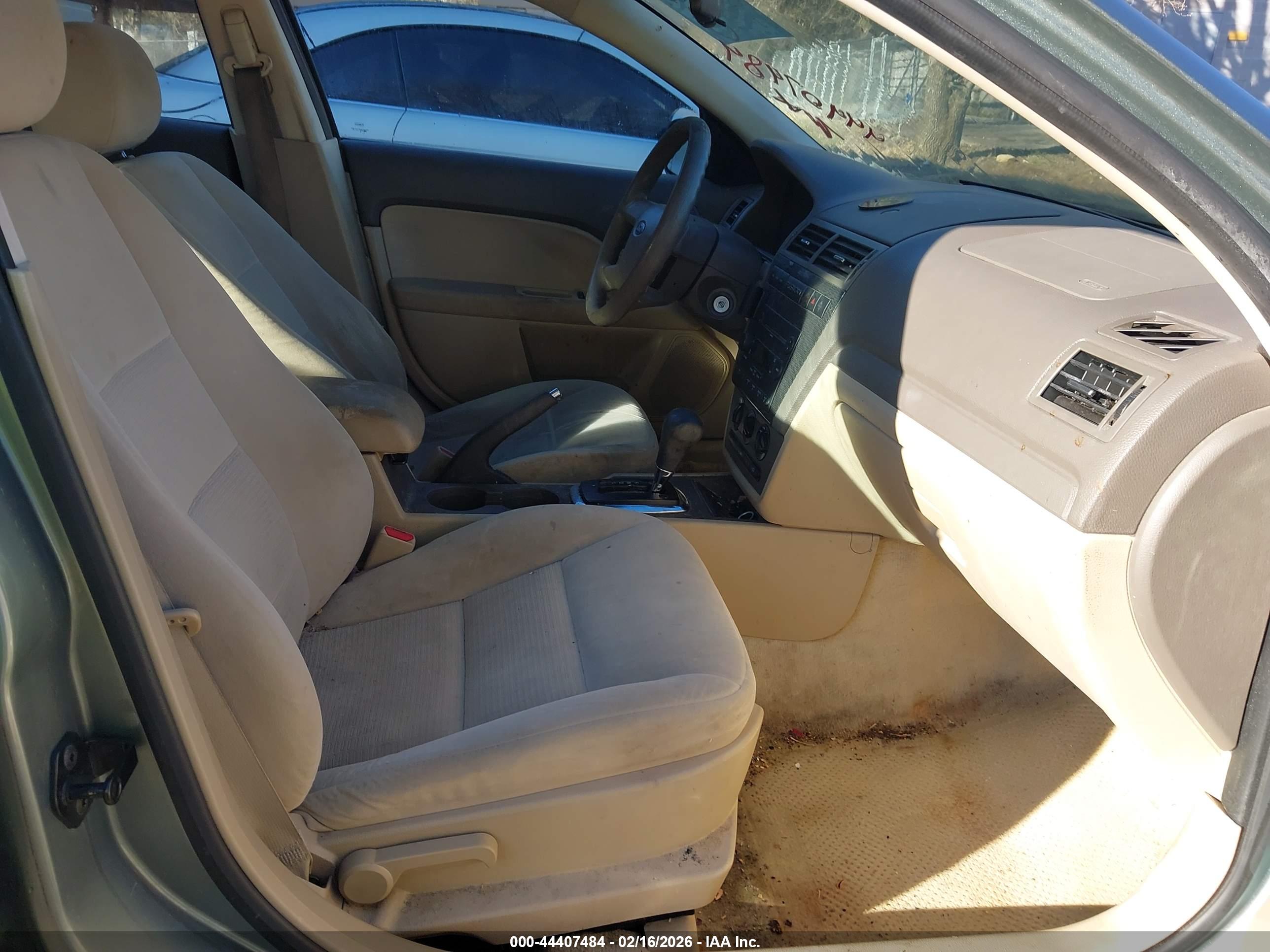 FORD FUSION image 5