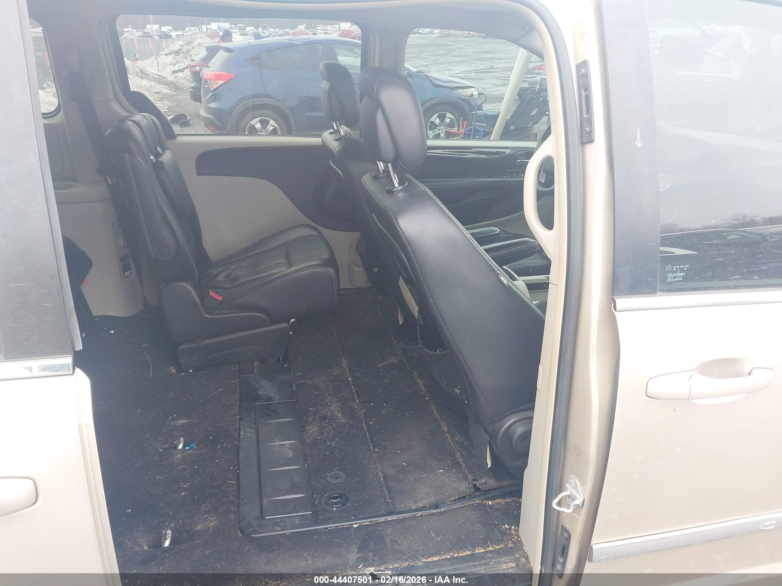CHRYSLER TOWN image 8