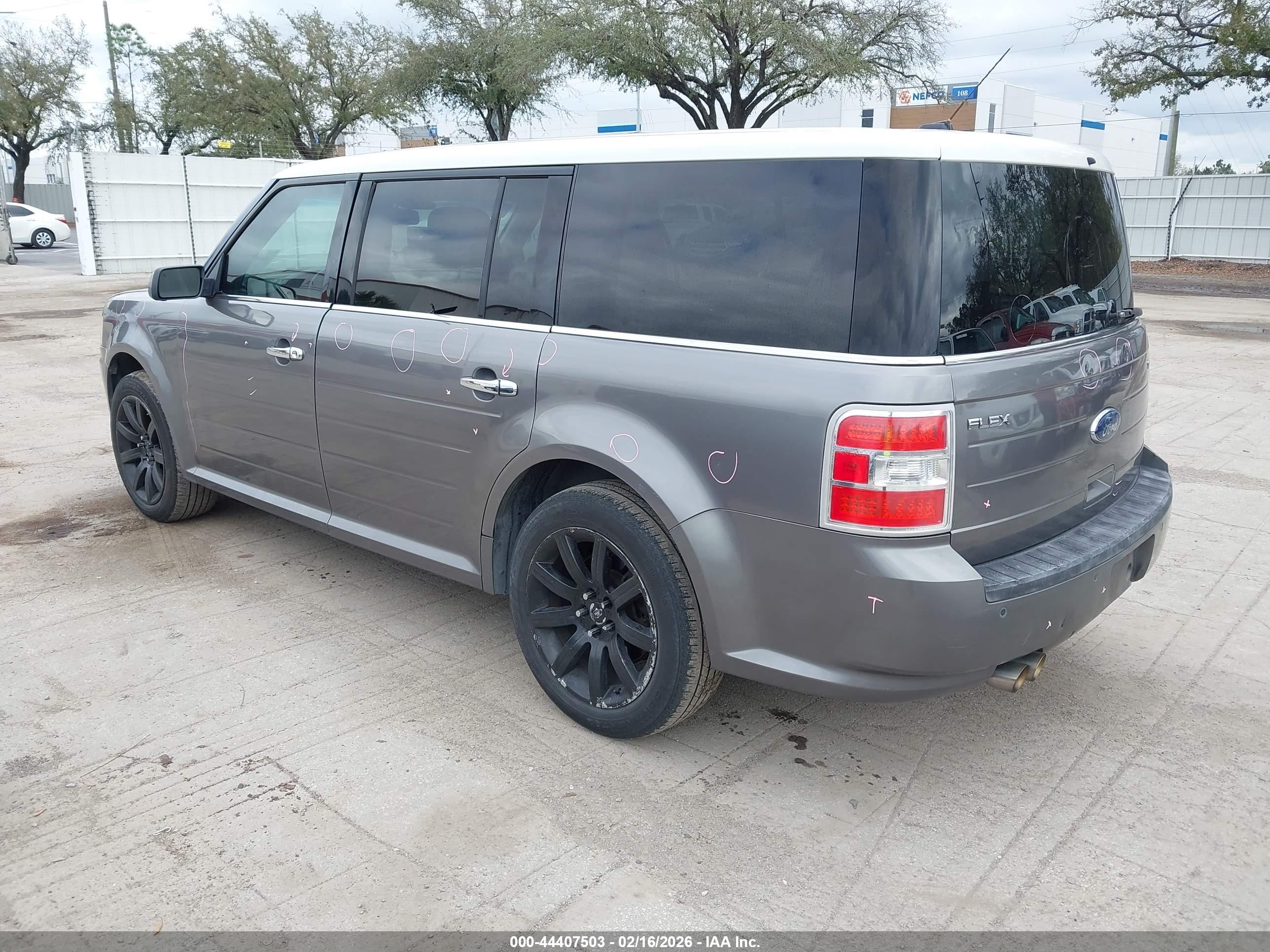 FORD FLEX image 3