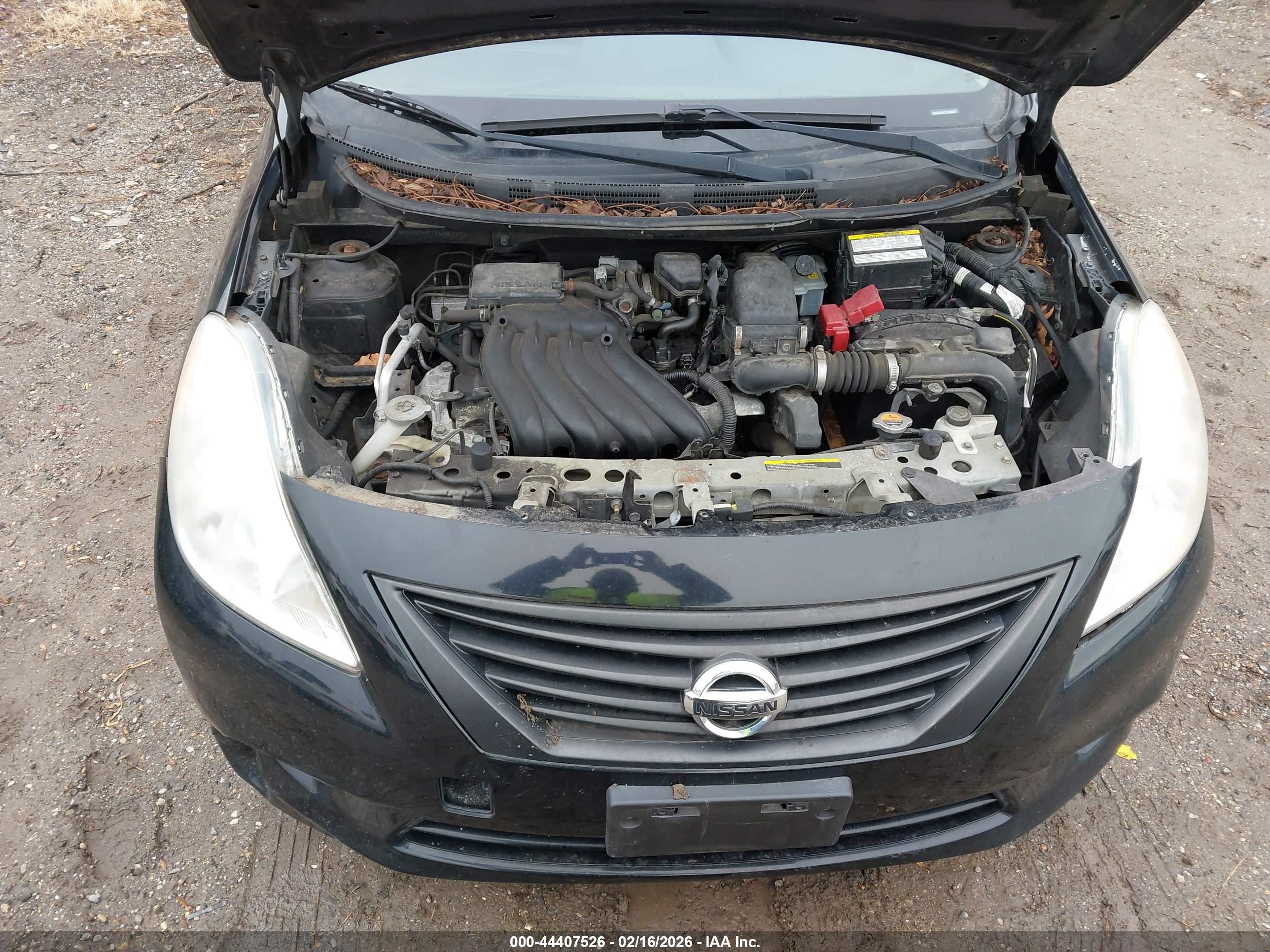 NISSAN VERSA image 10
