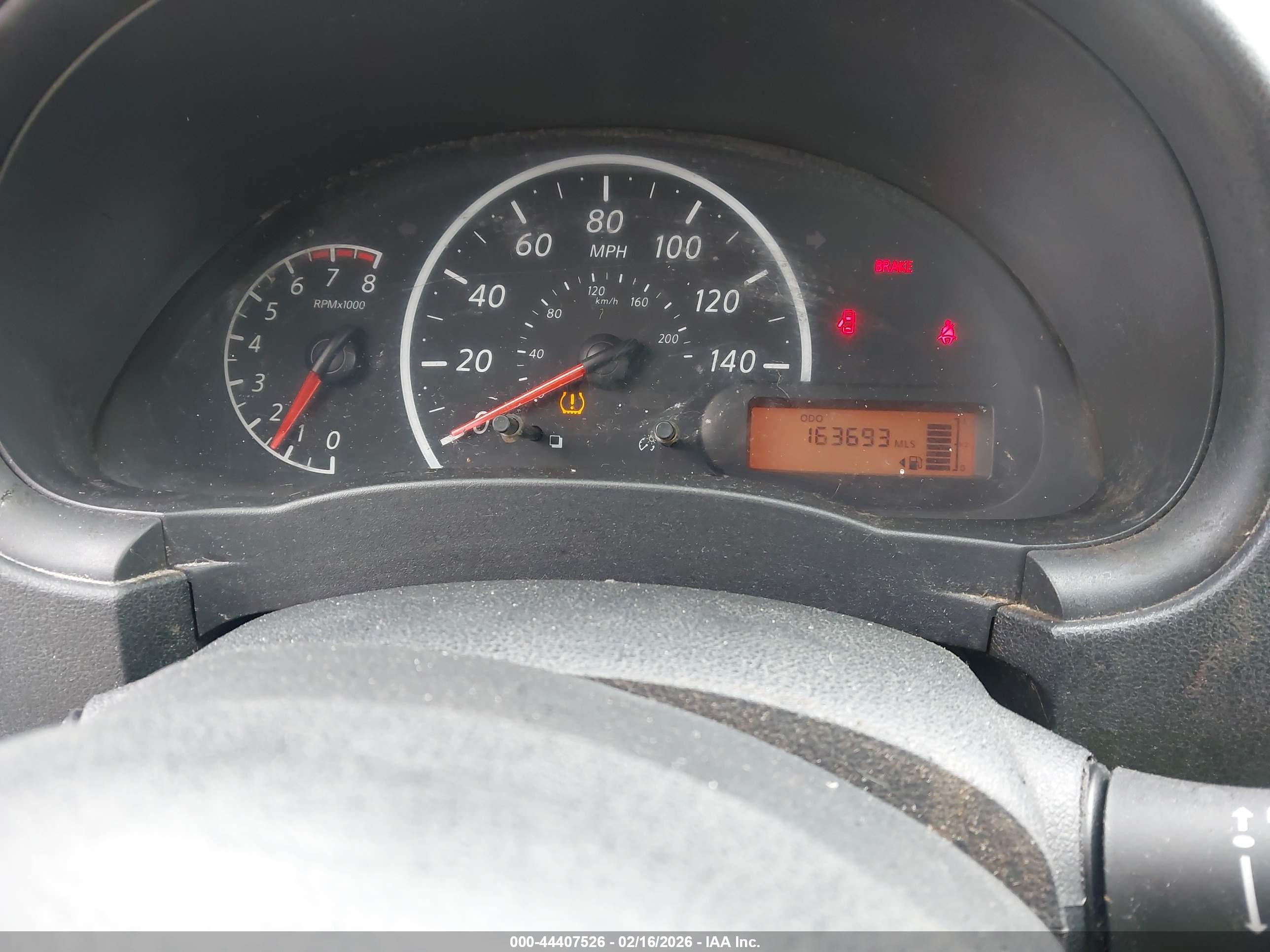 NISSAN VERSA image 7