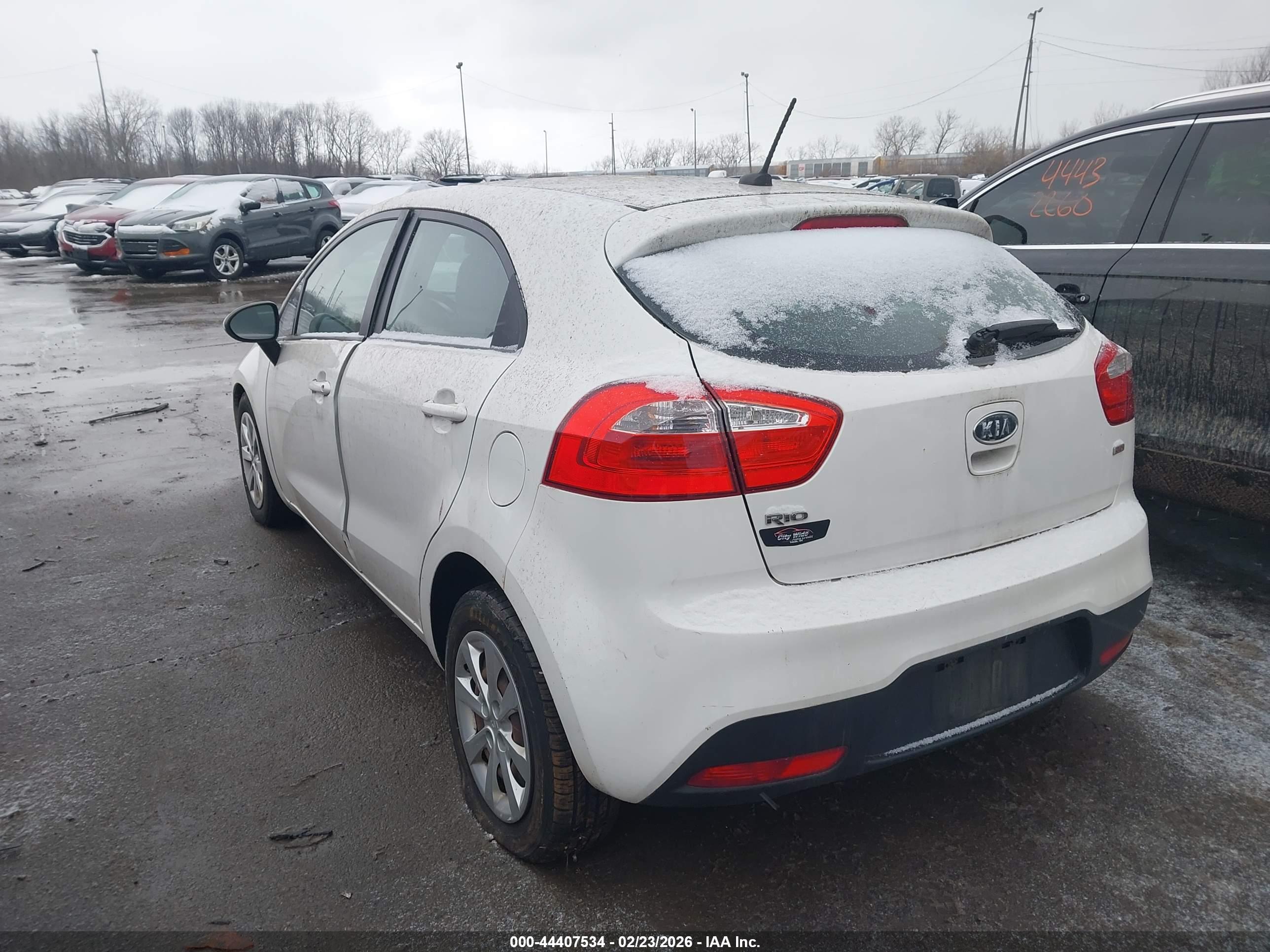 KIA RIO5 image 3