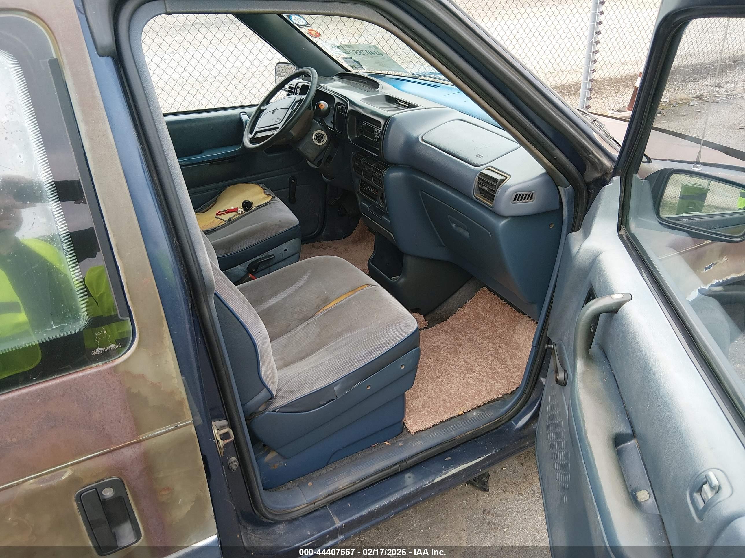 DODGE CARAVAN image 5