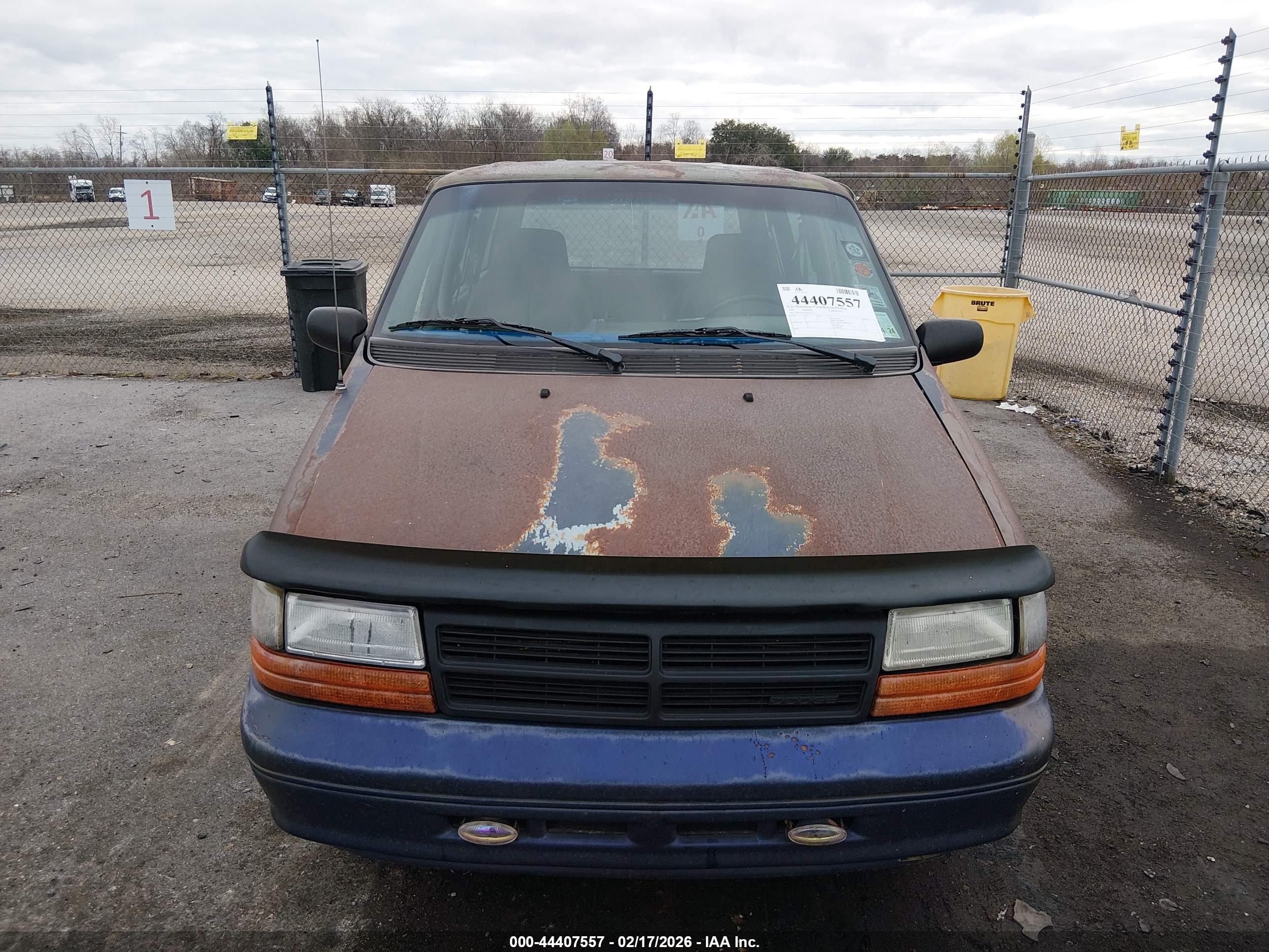 DODGE CARAVAN image 6