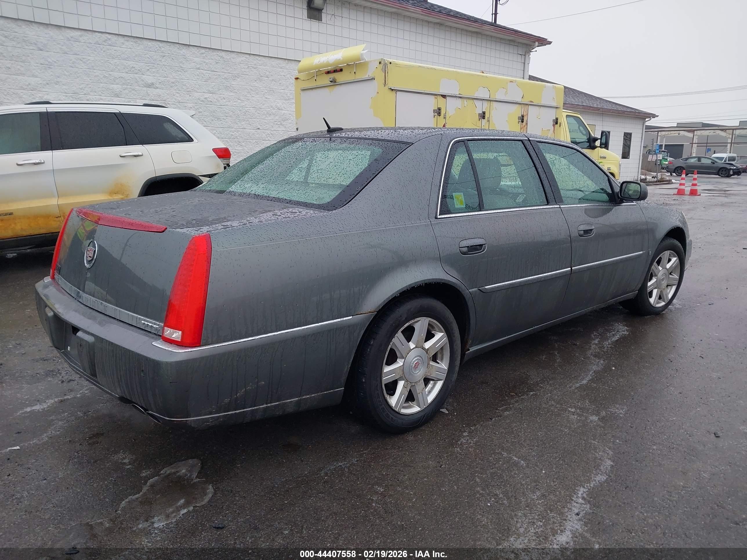 CADILLAC DTS image 4