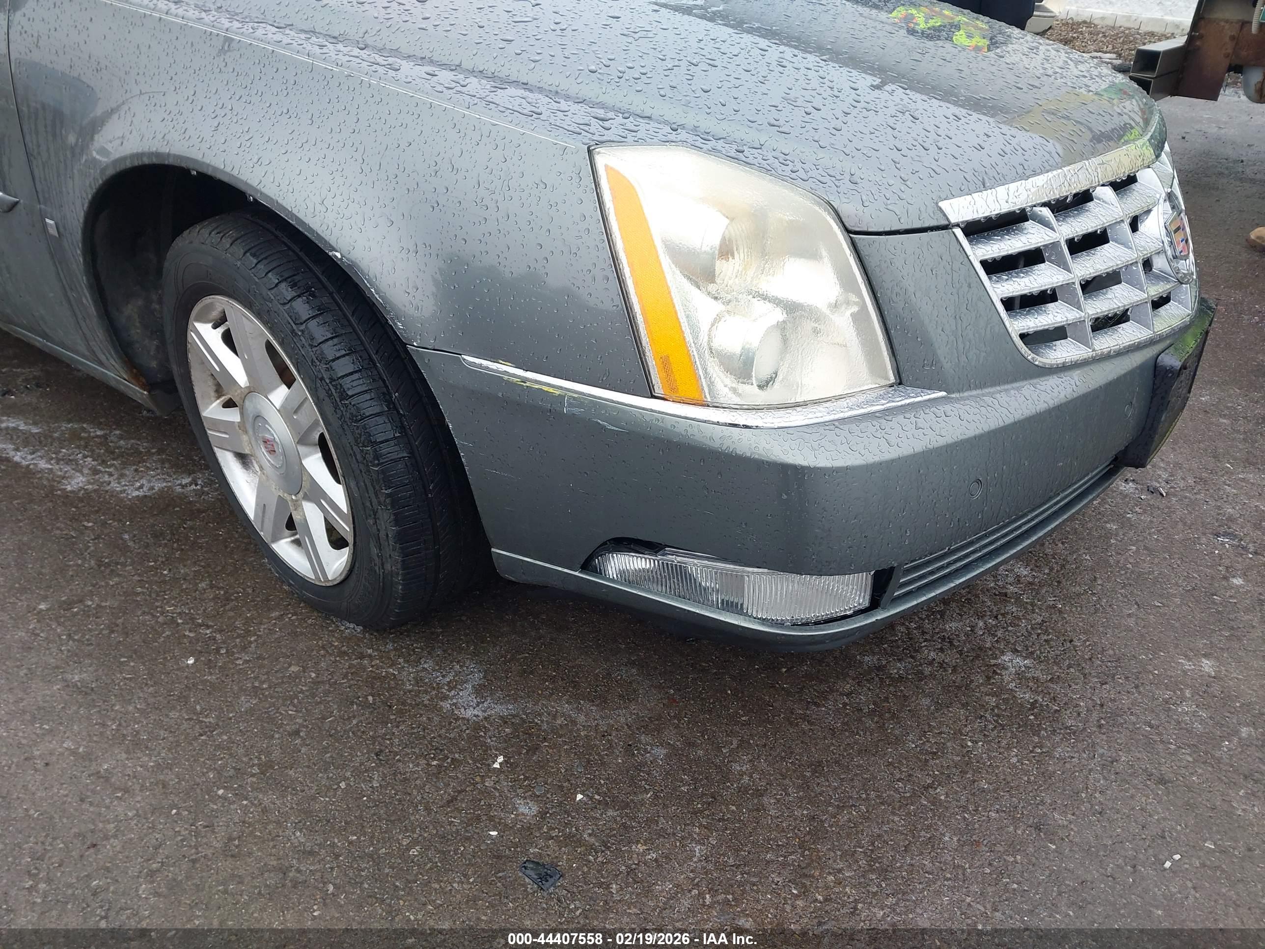 CADILLAC DTS image 6