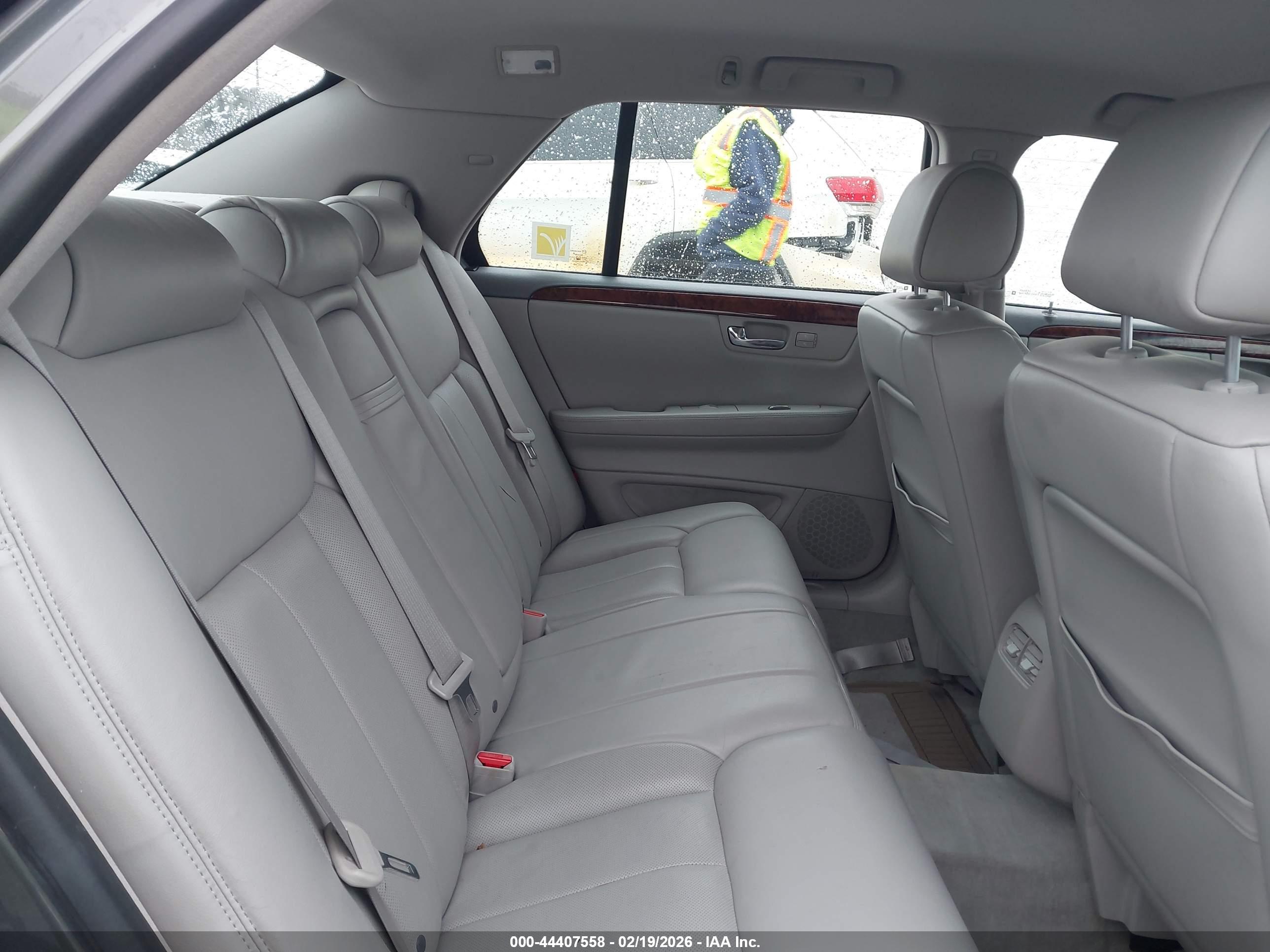 CADILLAC DTS image 8