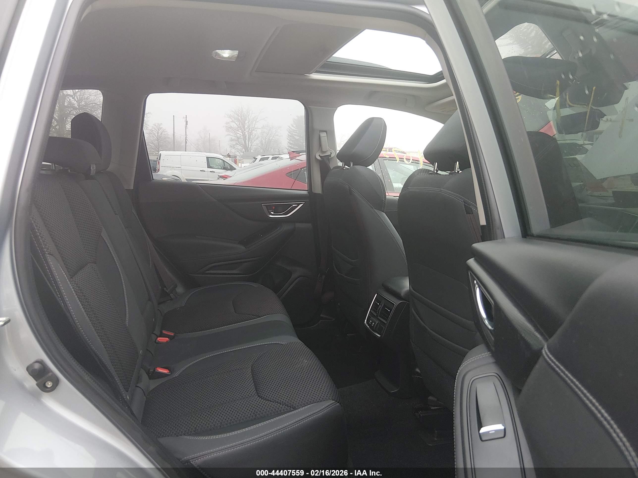 SUBARU FORESTER image 8