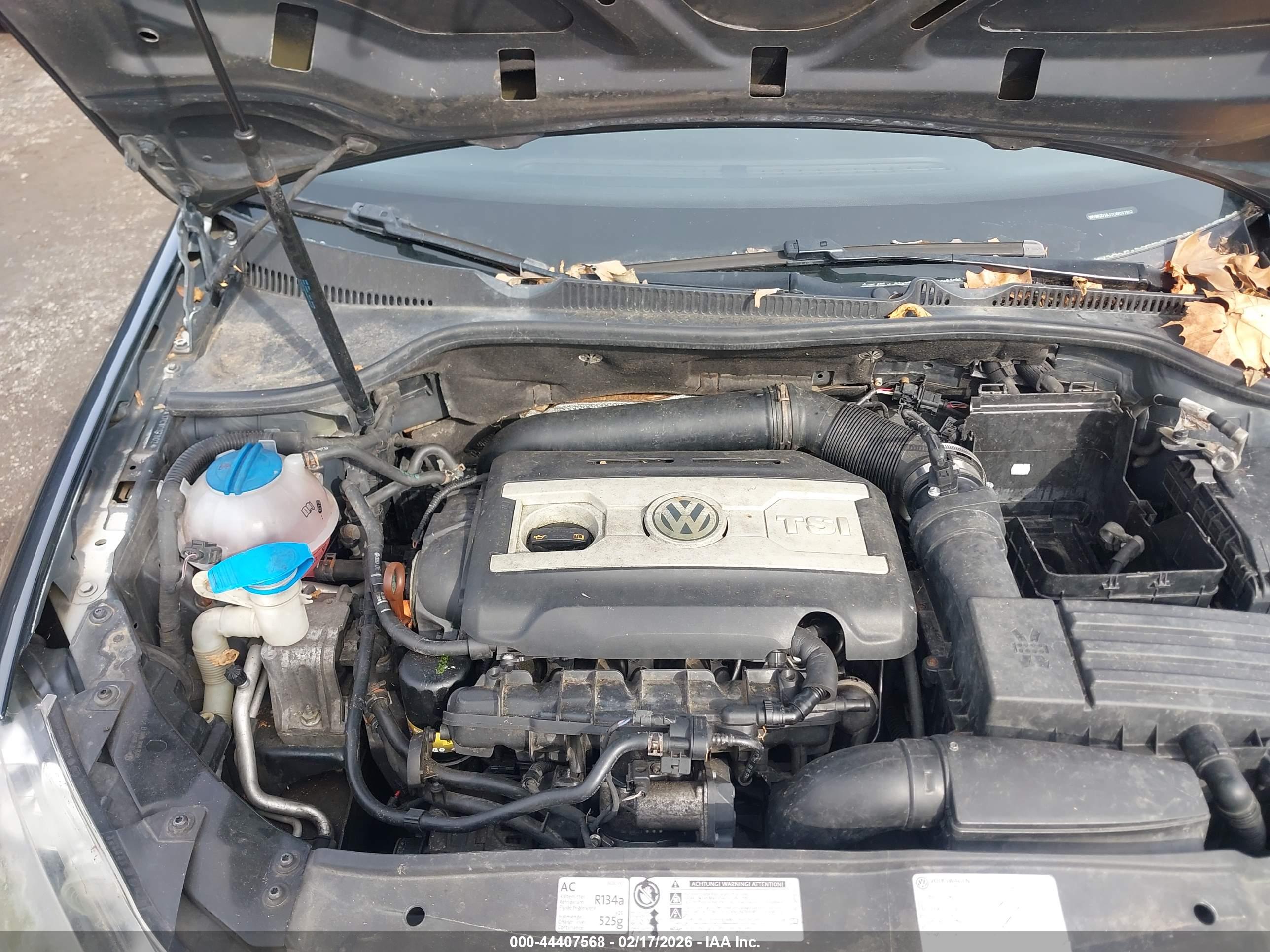 VOLKSWAGEN GTI image 6