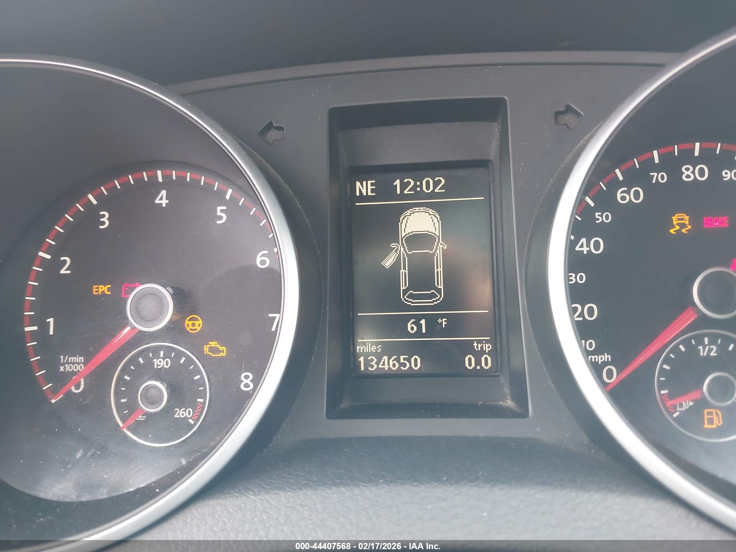 VOLKSWAGEN GTI image 7