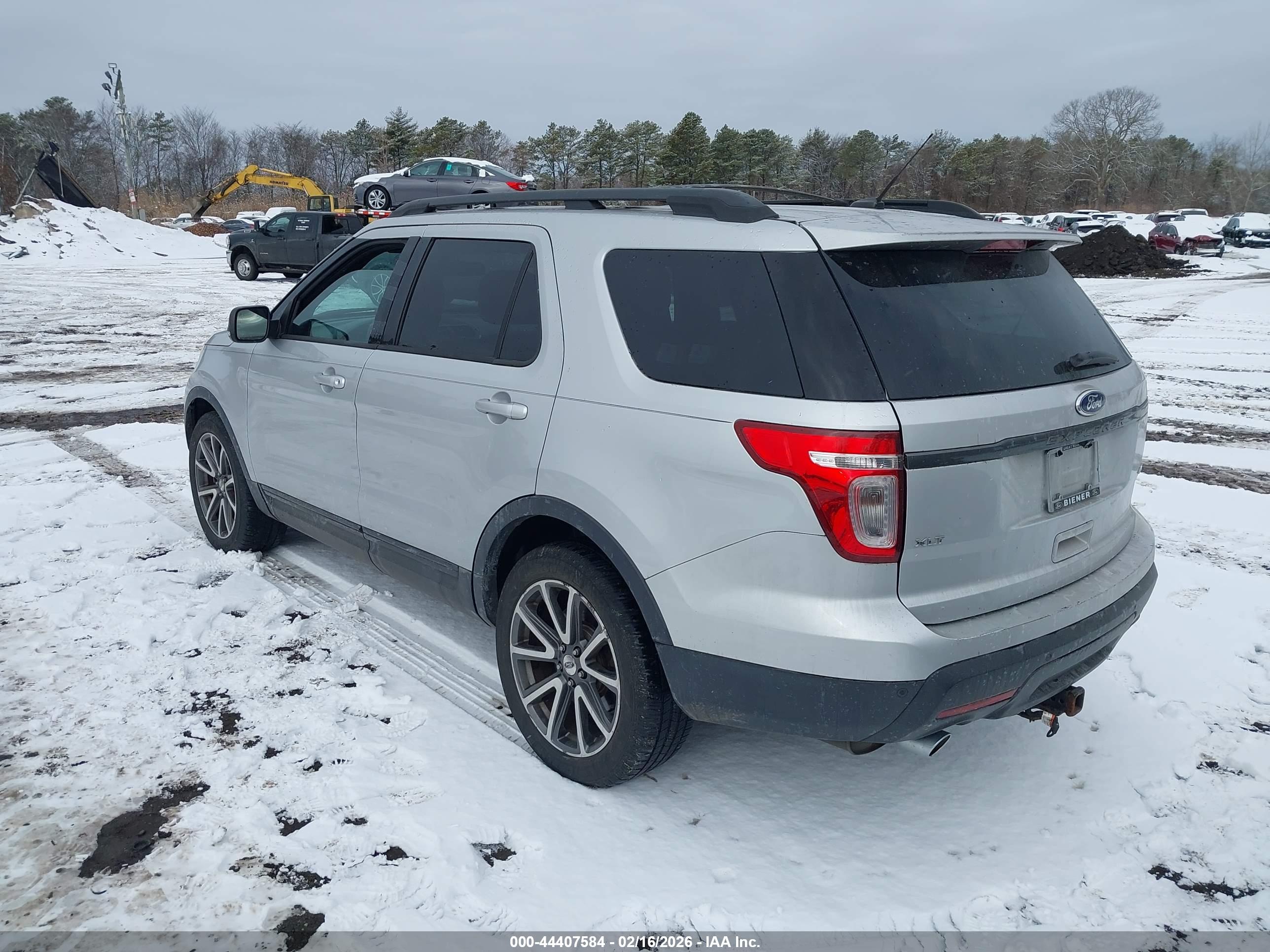FORD EXPLORER image 3