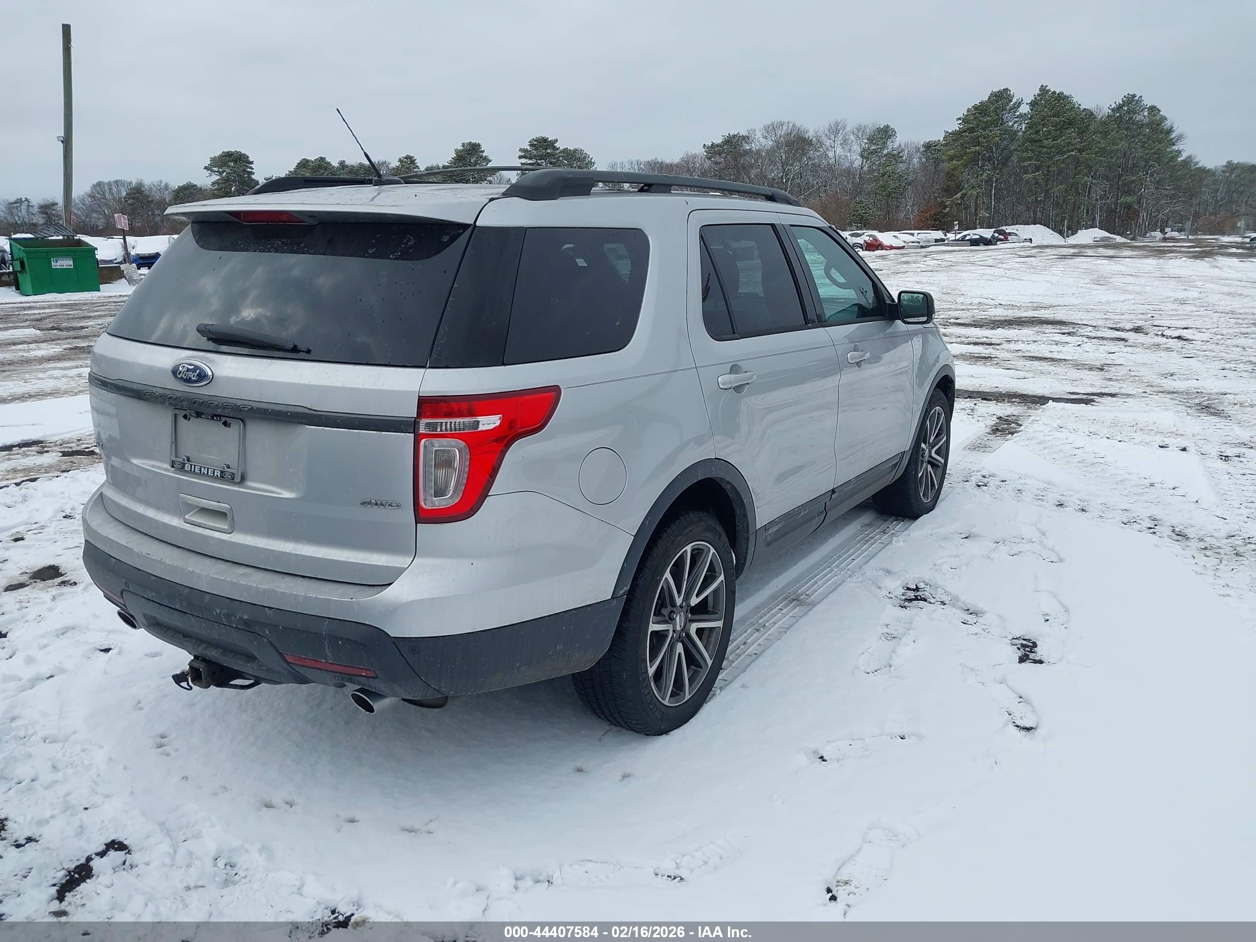 FORD EXPLORER image 4