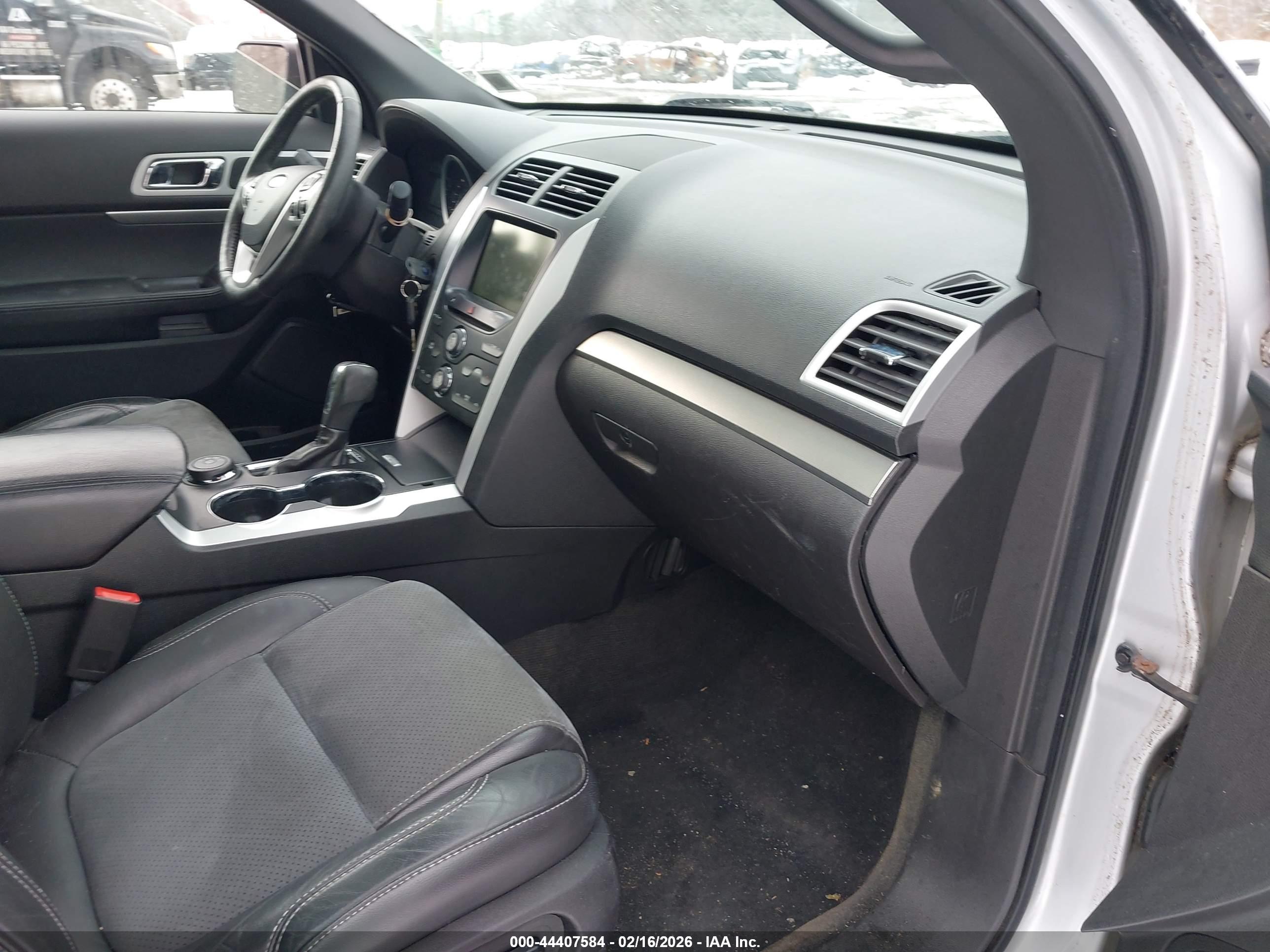 FORD EXPLORER image 5