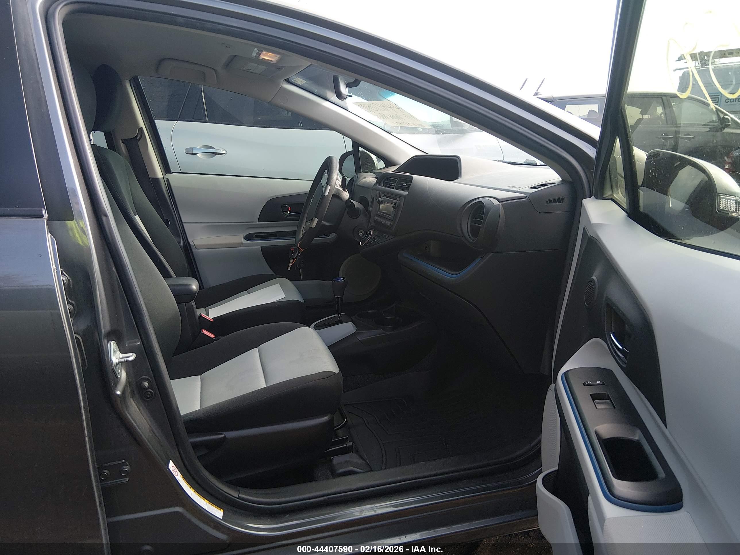 TOYOTA PRIUS image 5