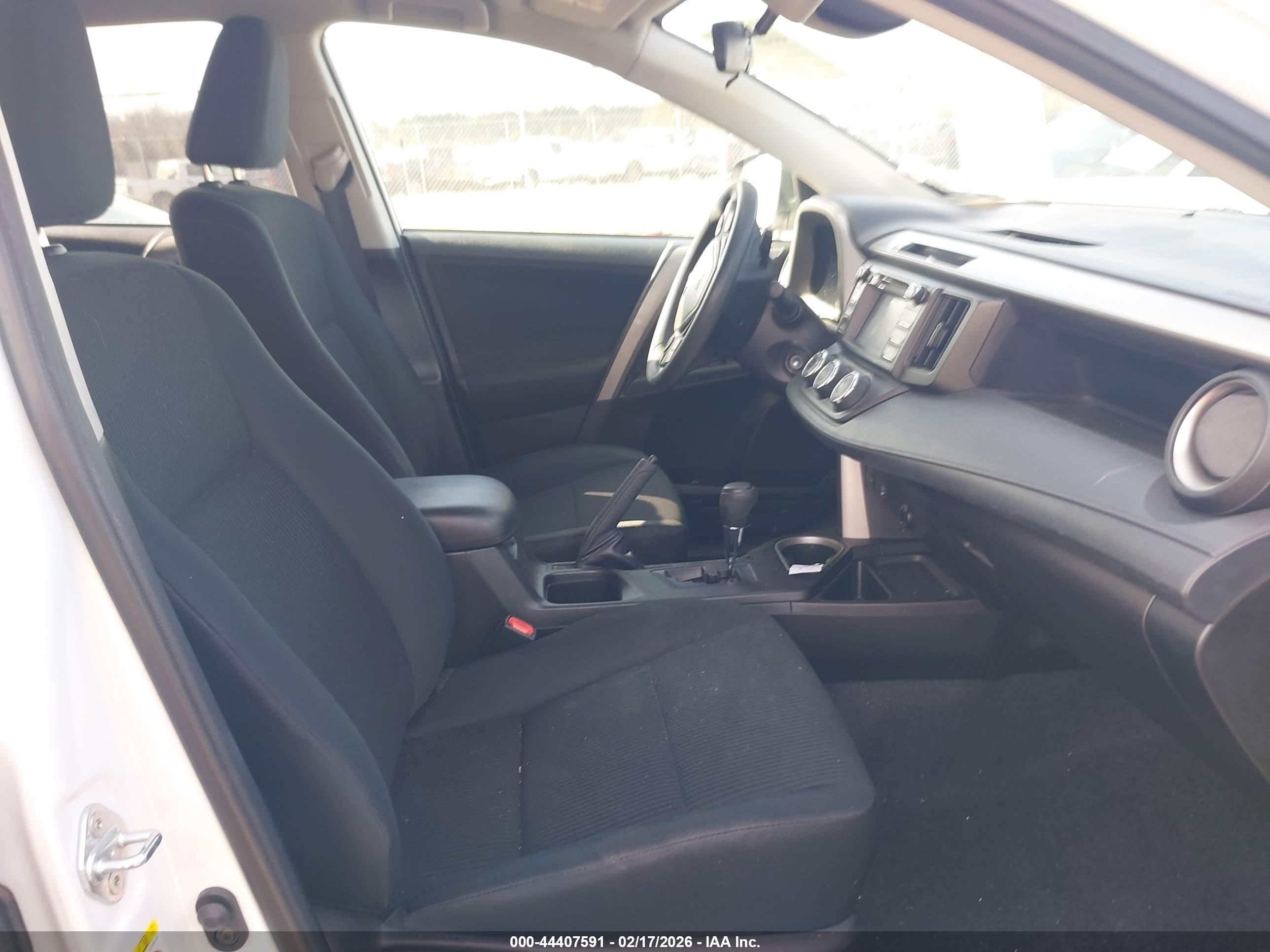 TOYOTA RAV4 image 5