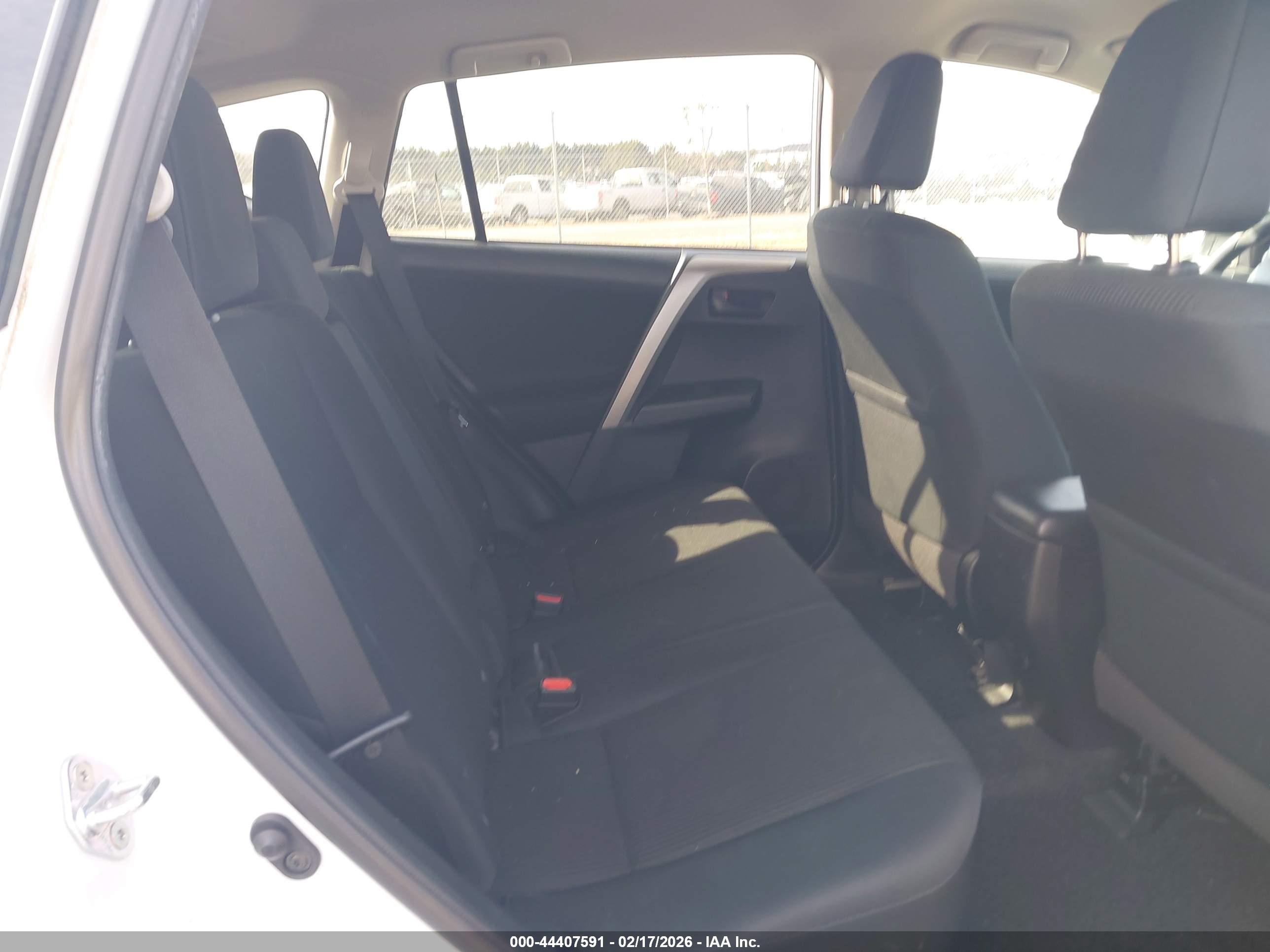 TOYOTA RAV4 image 8