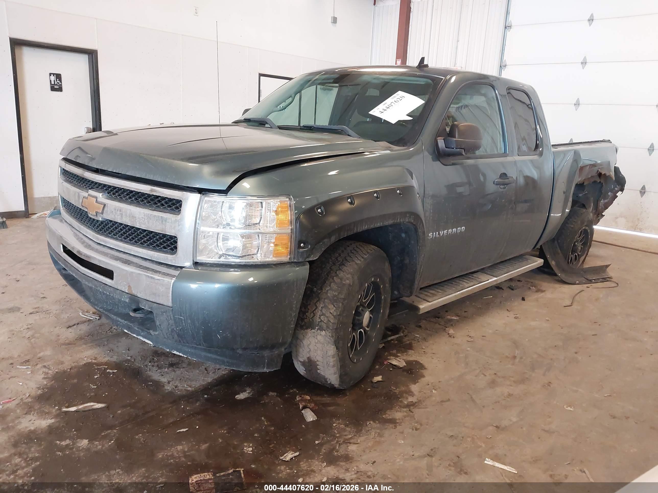 CHEVROLET SILVERADO image 2