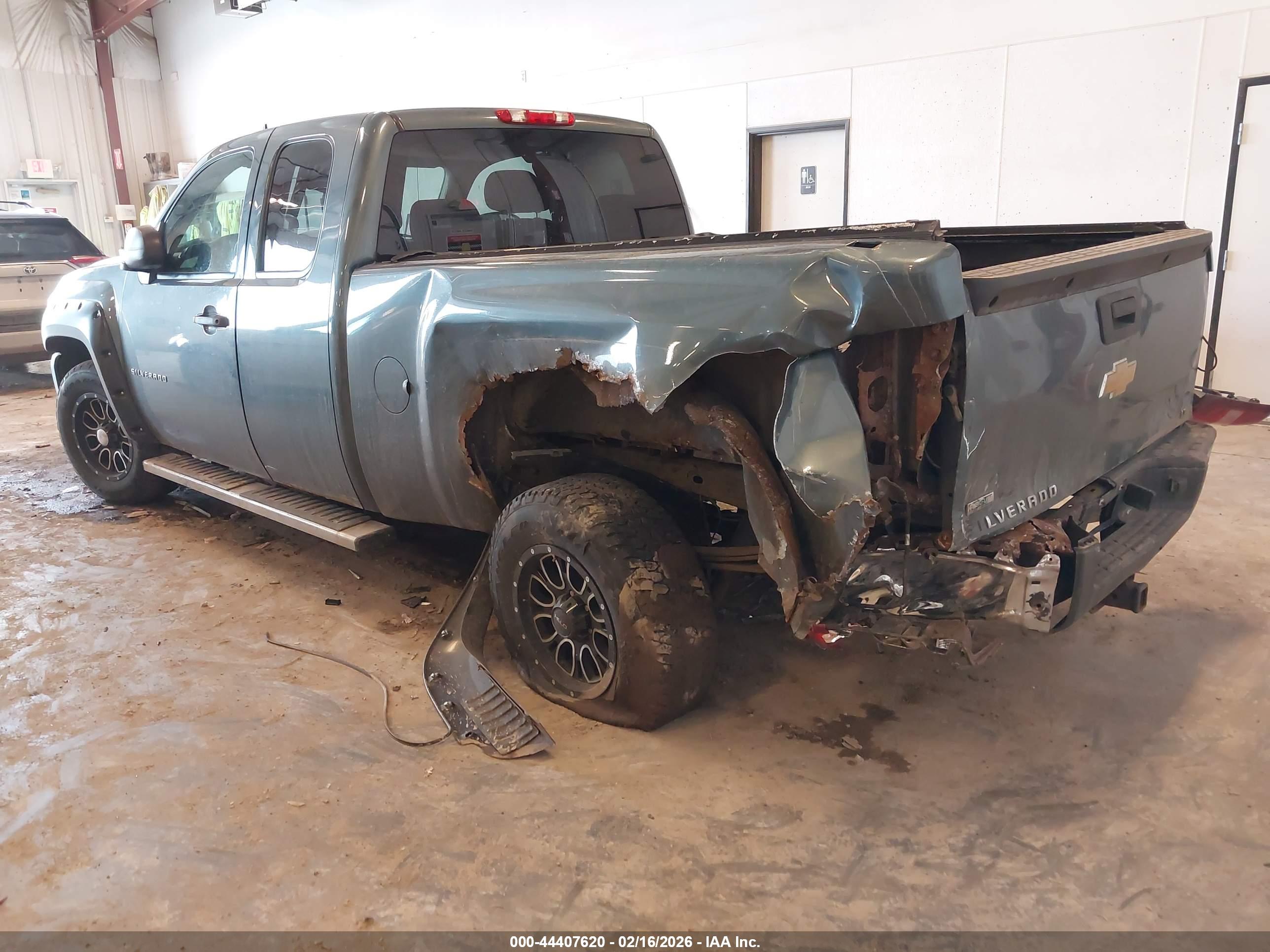 CHEVROLET SILVERADO image 3
